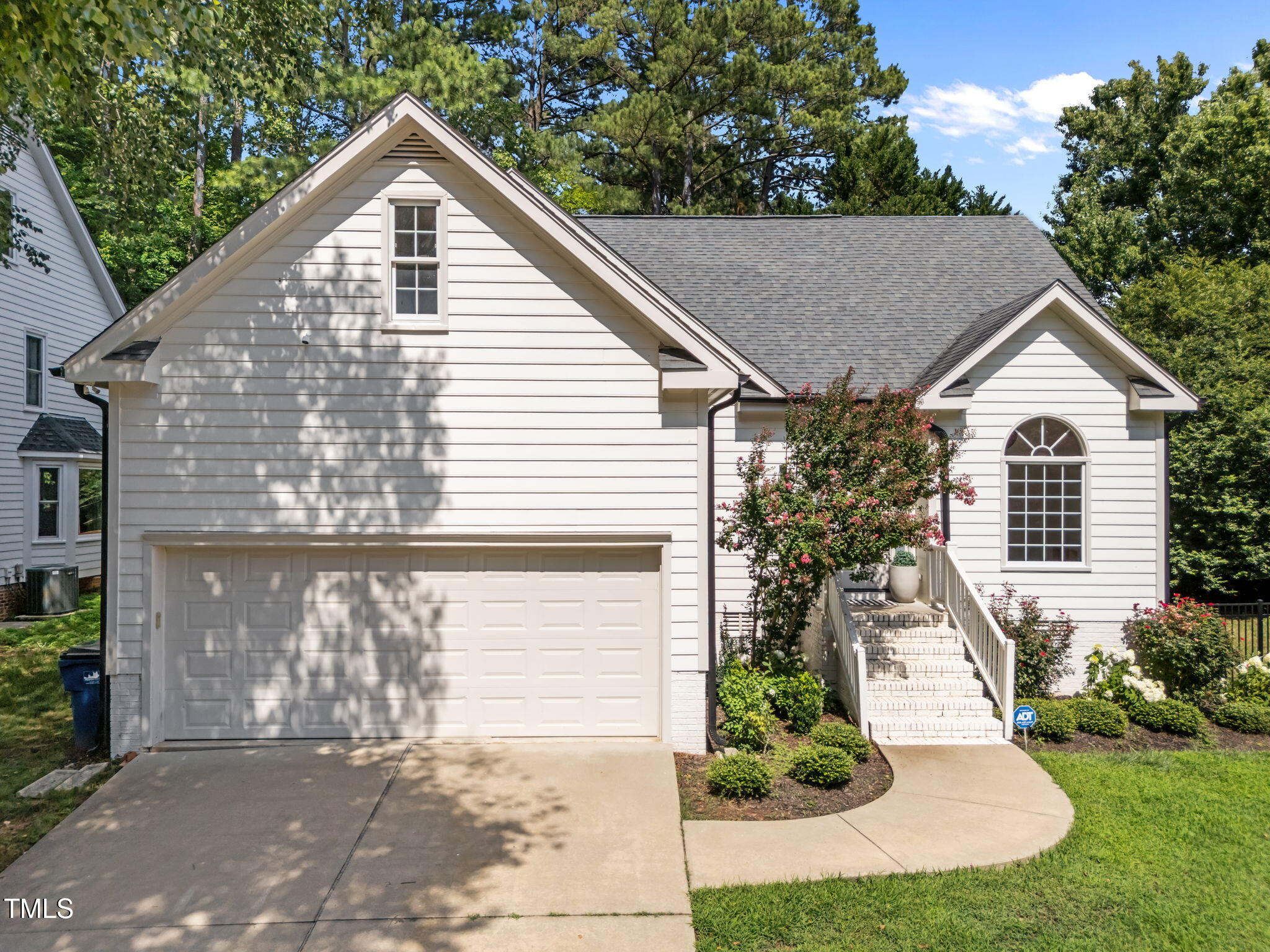 2104 Longwood Drive