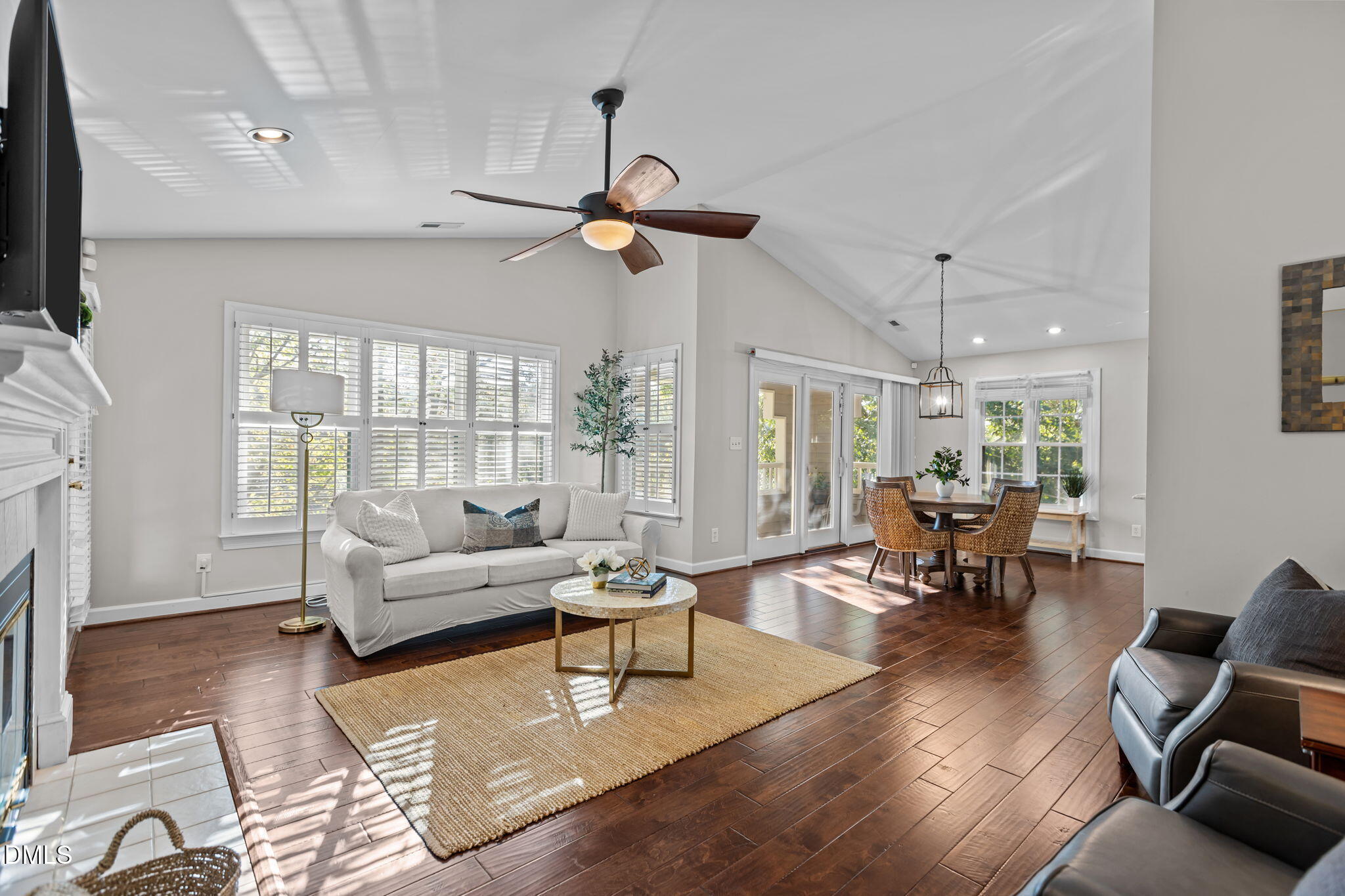 325 Glen Echo Lane N