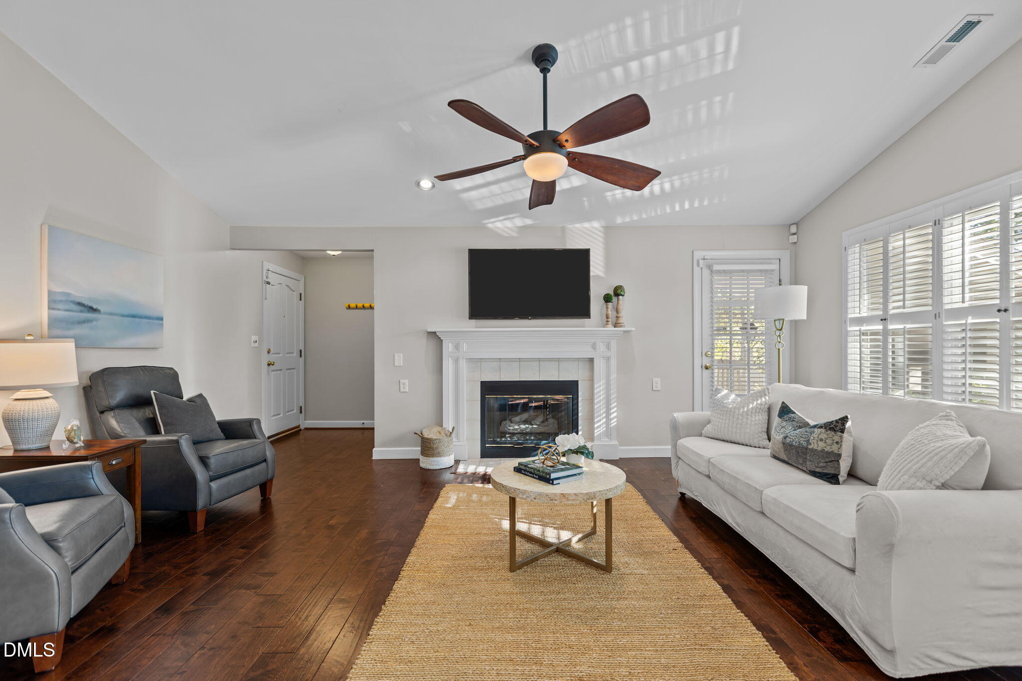 325 Glen Echo Lane N