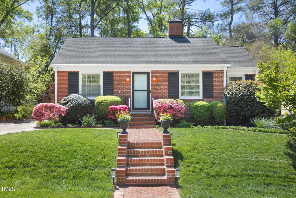 YARDSALE　ダルトン■3COMPARTMENT BIN 54 Lifetime Garden Storage Shed 60118 10x8 Desert Sand