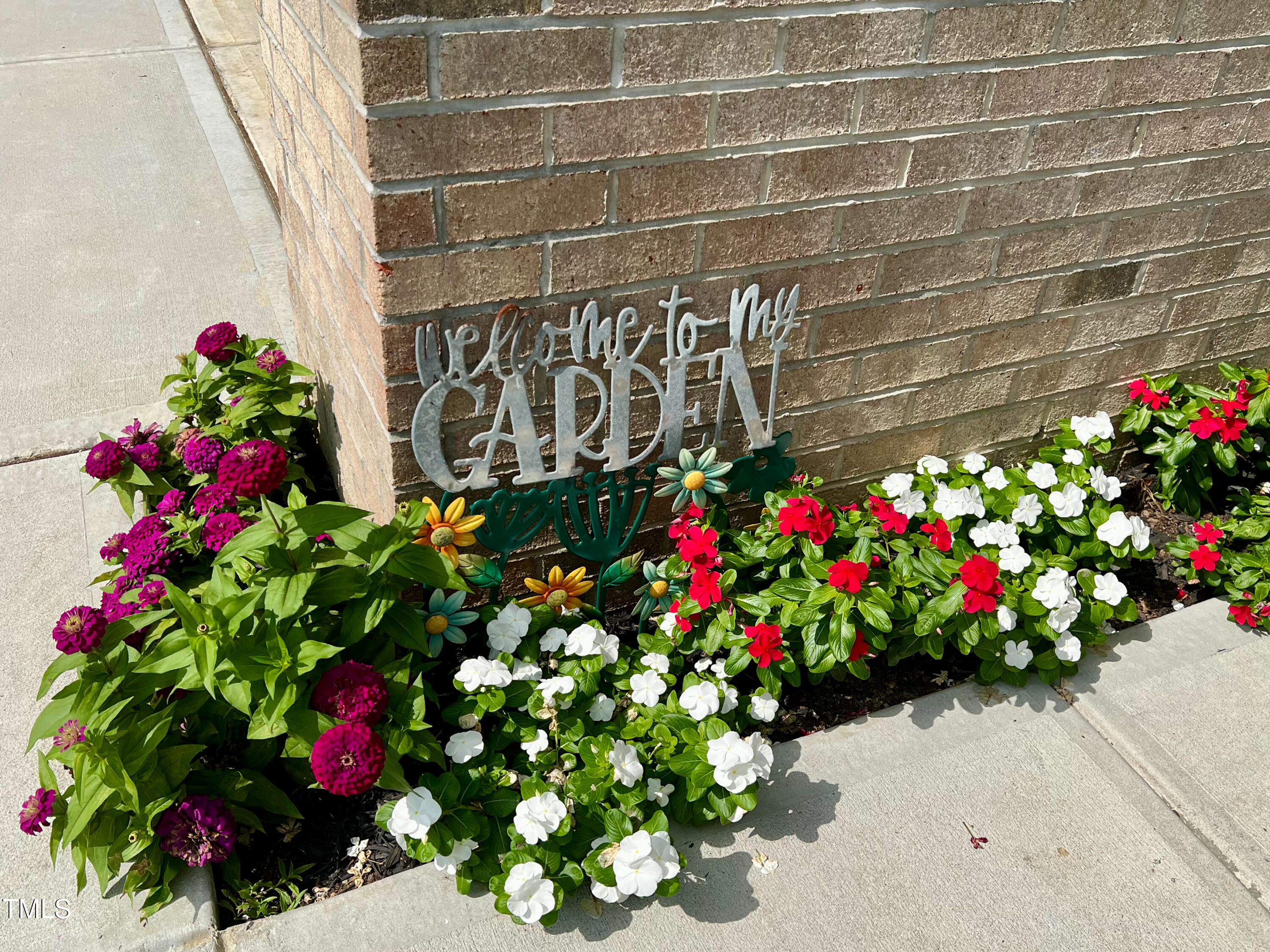 212 Woodwater Circle