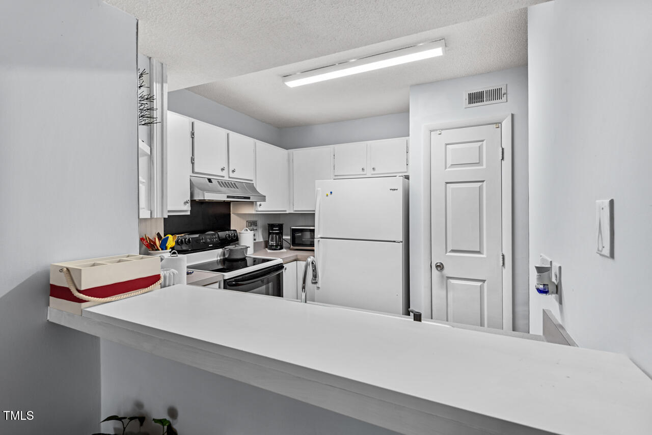 Durham, North Carolina 27713, United States, 2 Bedrooms Bedrooms, ,2 BathroomsBathrooms,Residential,Pending,108568