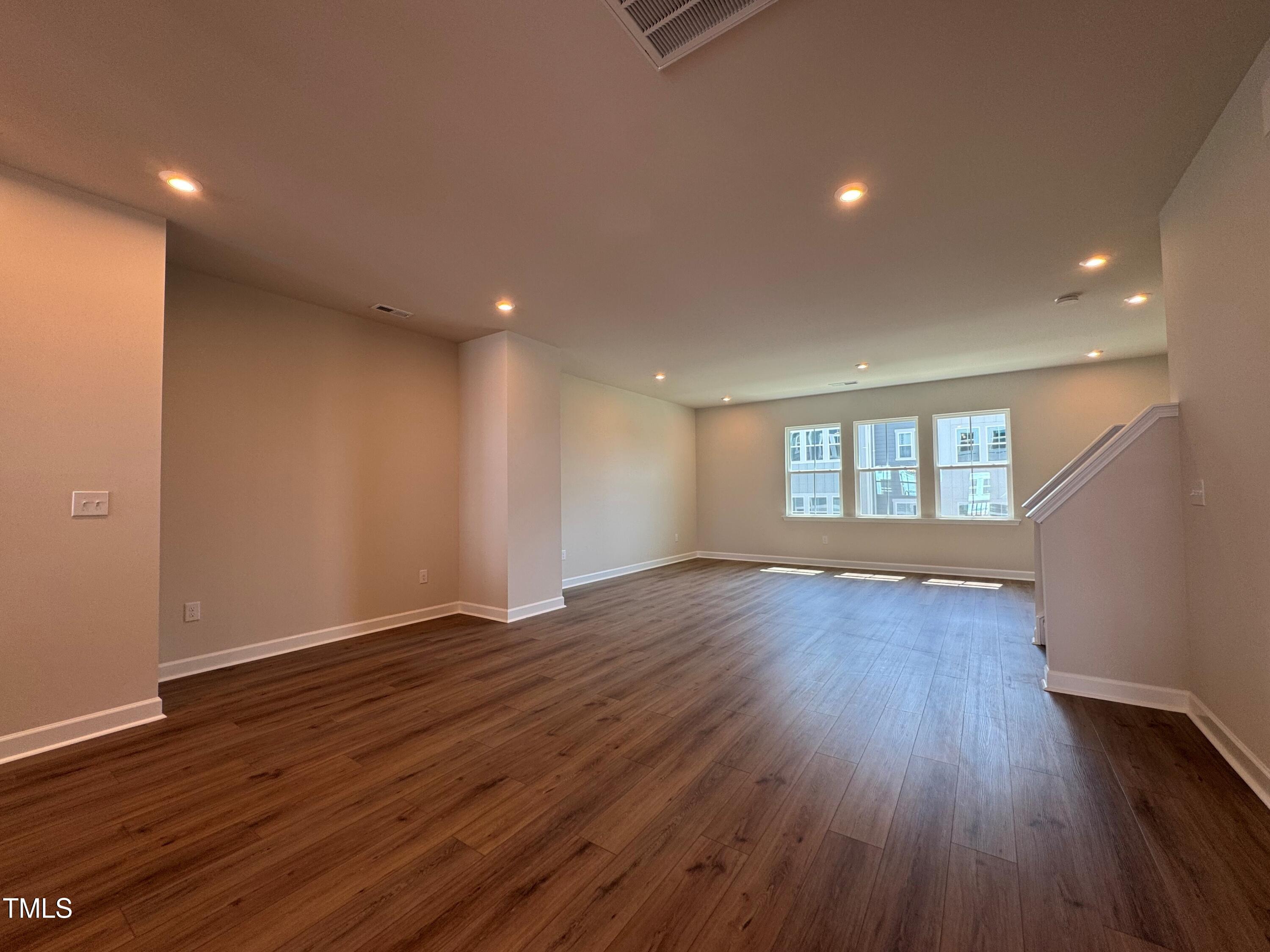 809 Hyperion Alley