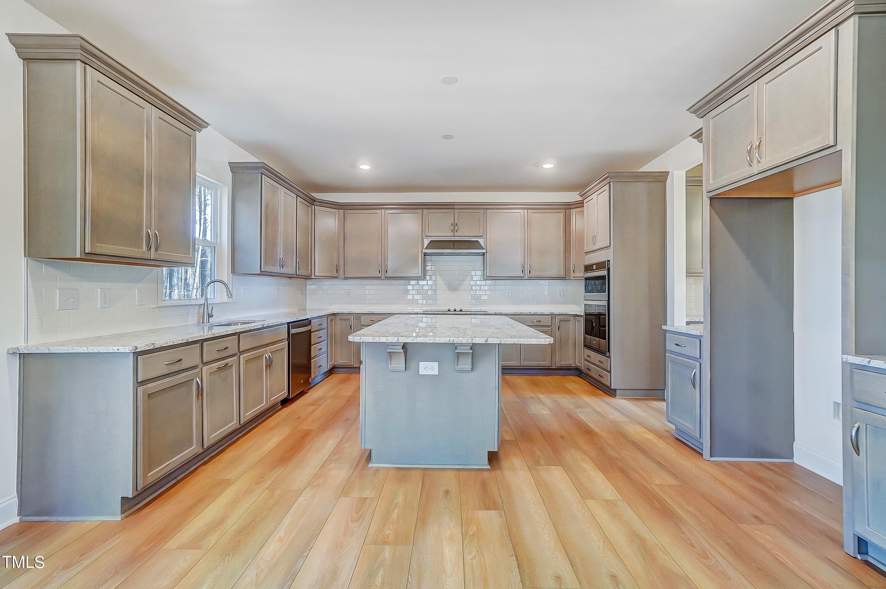 Photo 6 of 37 of 60 W Currituck Circle house