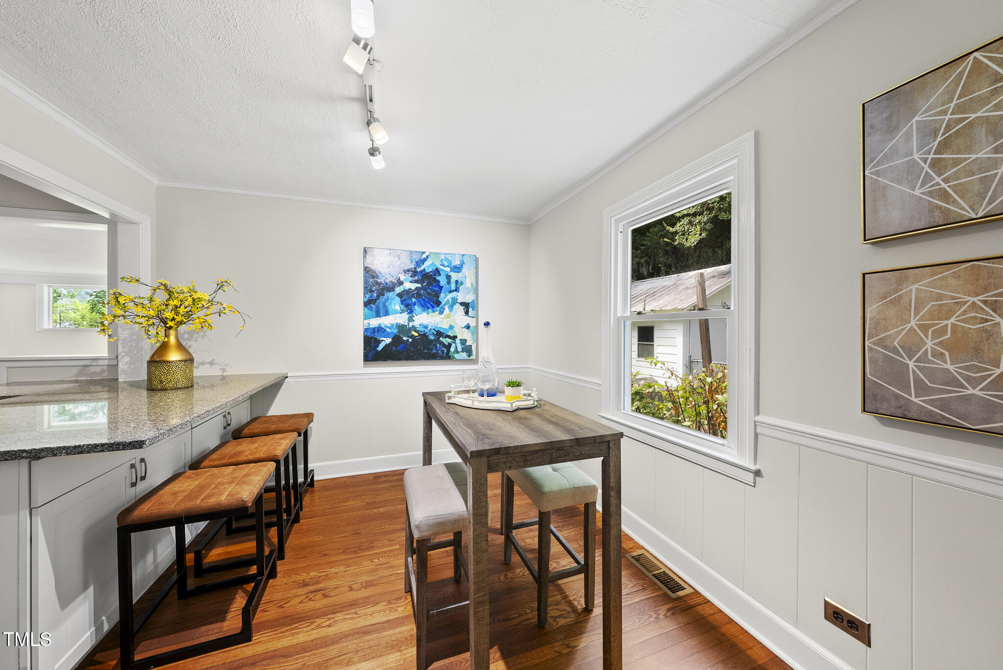 7 Meadowbrook Avenue