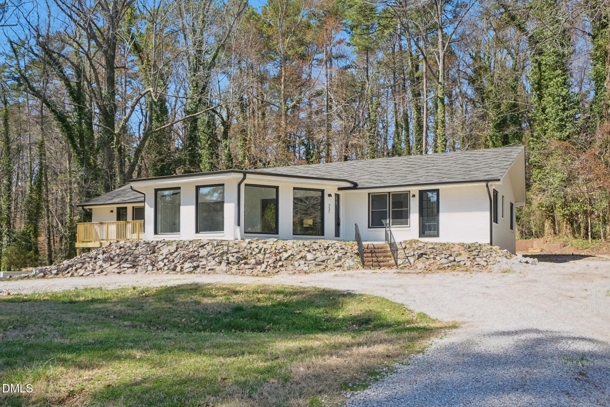 731 Lakeview Drive