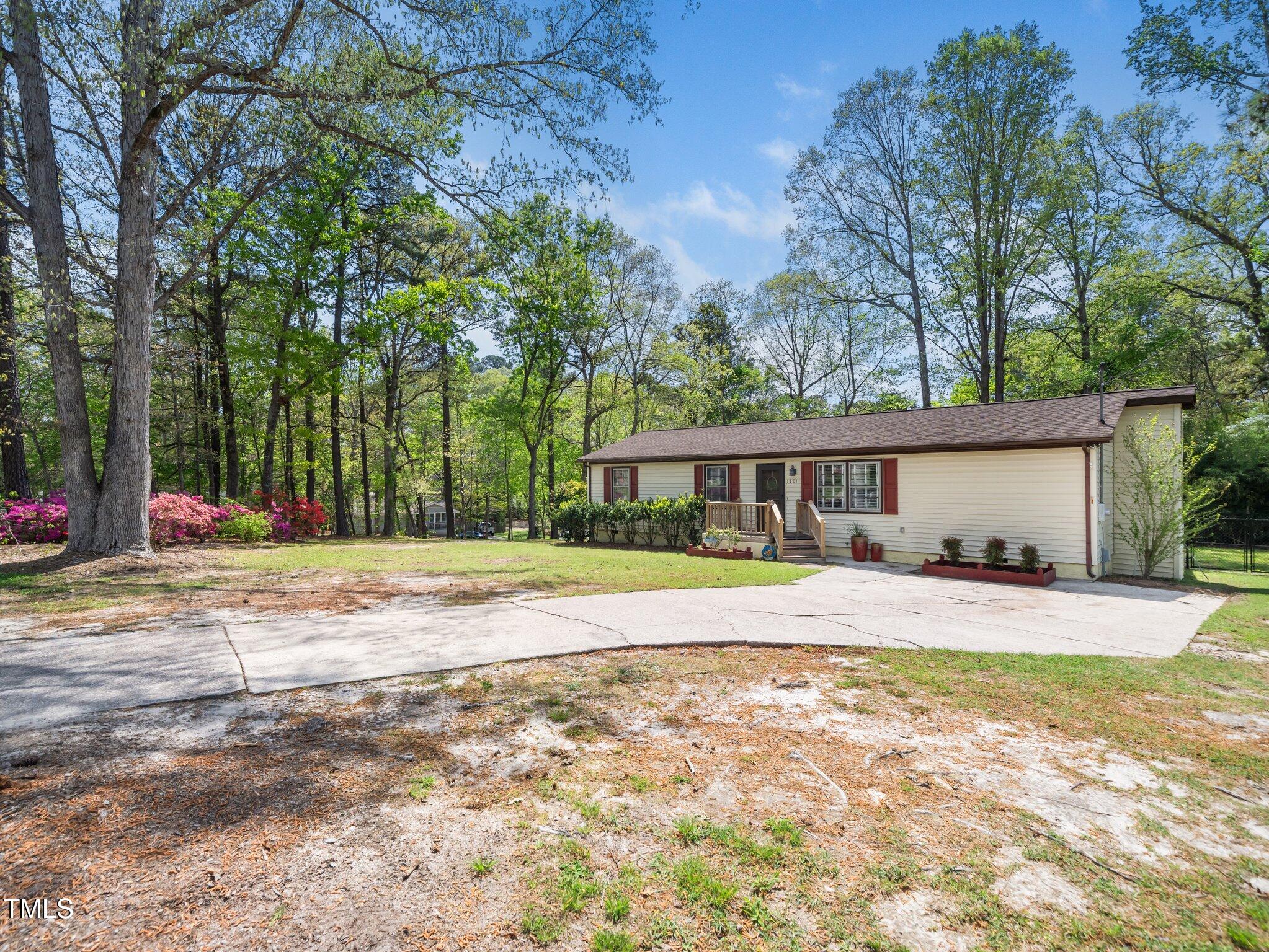 1301 Lynnwood Road