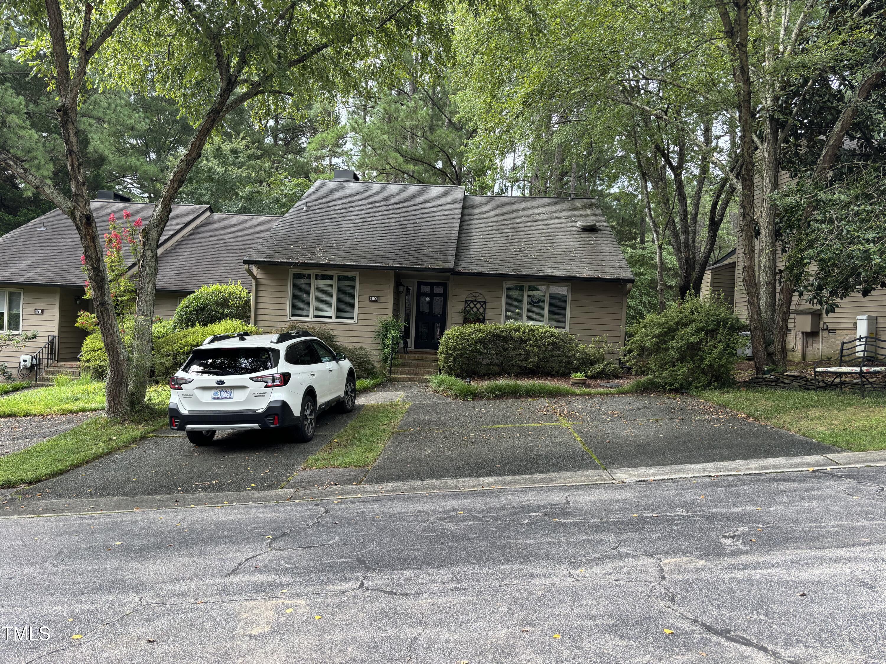 Durham, North Carolina 27707, United States, 4 Bedrooms Bedrooms, ,3 BathroomsBathrooms,Residential,Active,191805