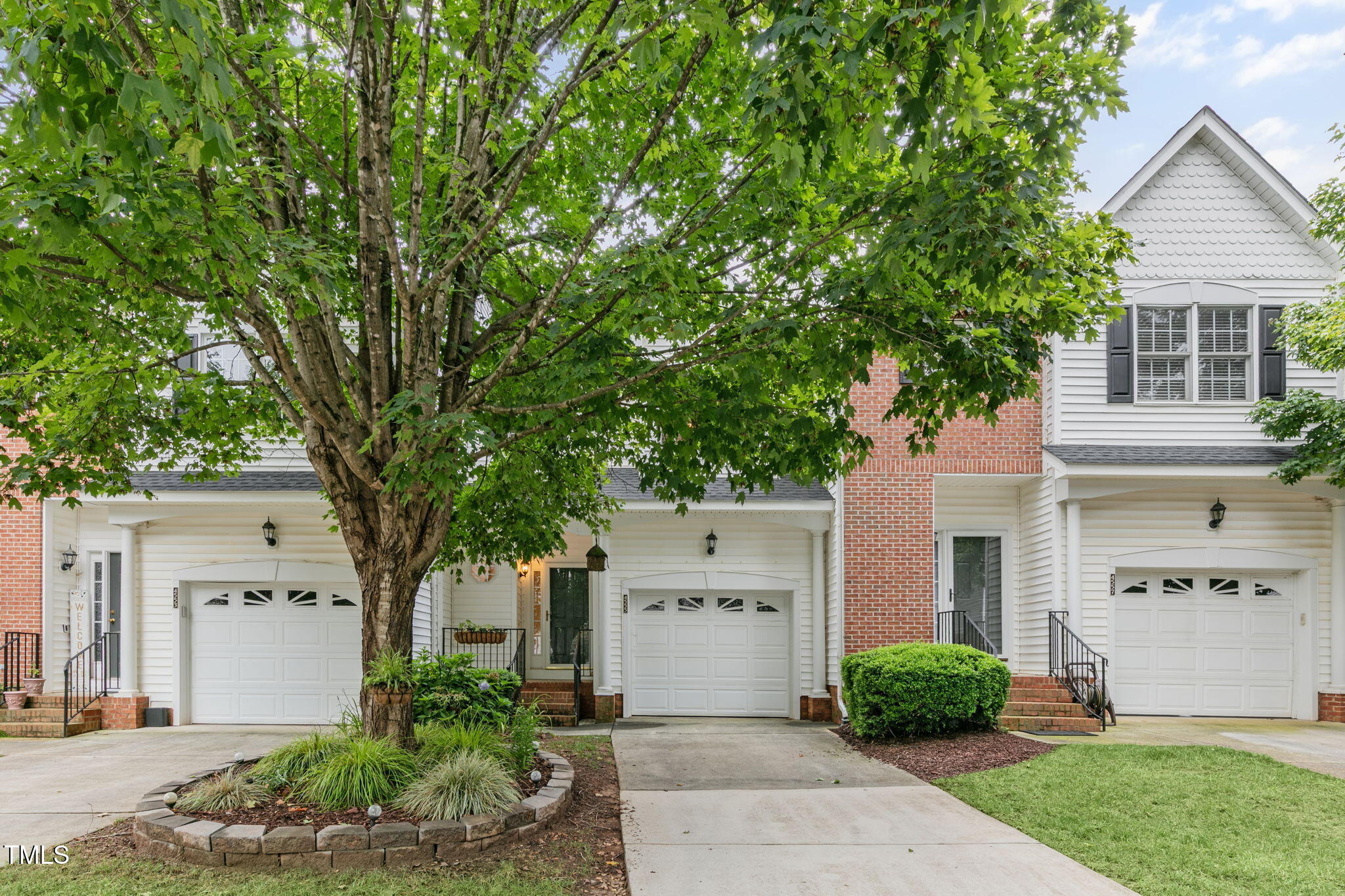 4555 Treerose Way