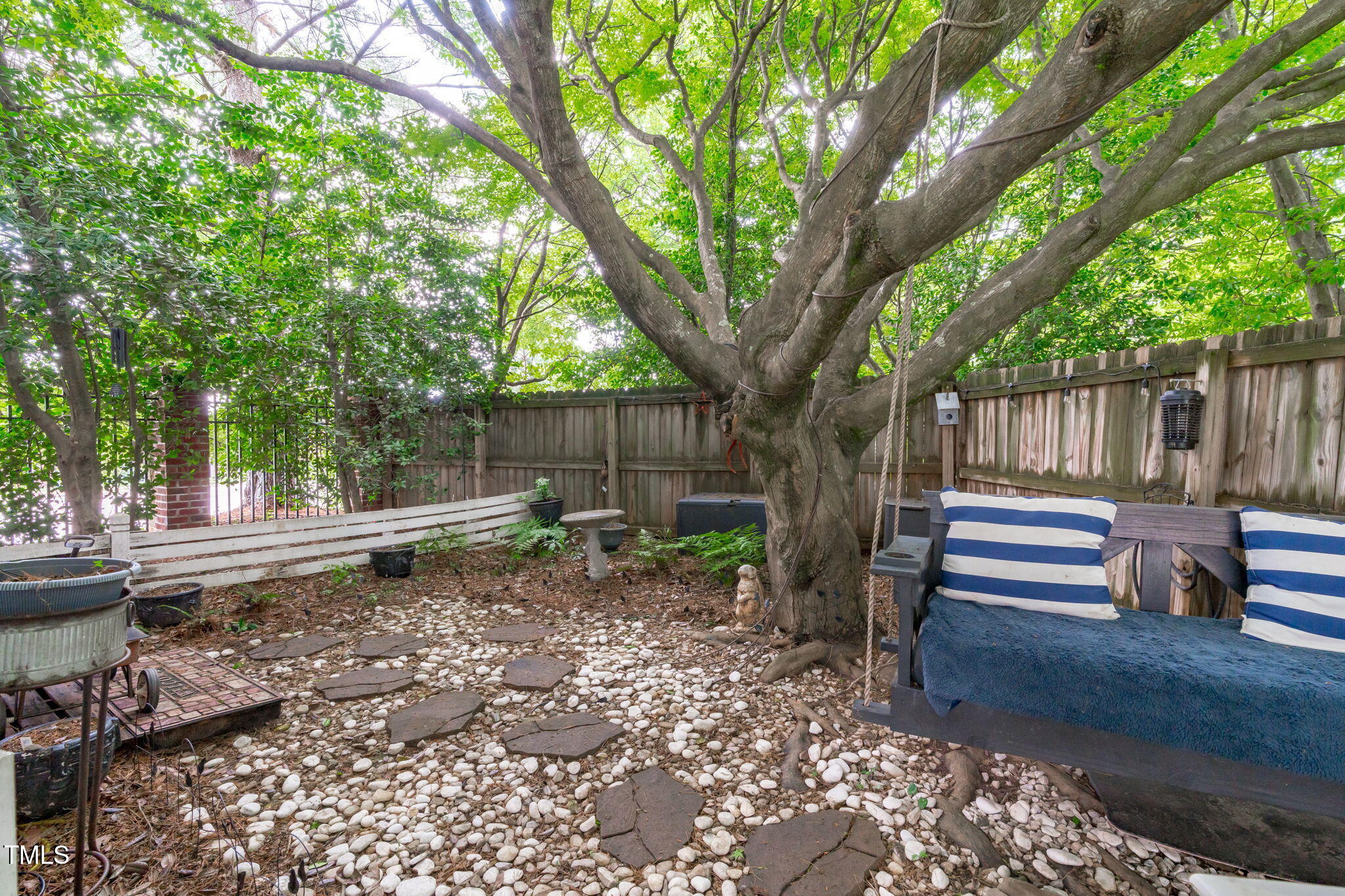 2112 Tulare Court