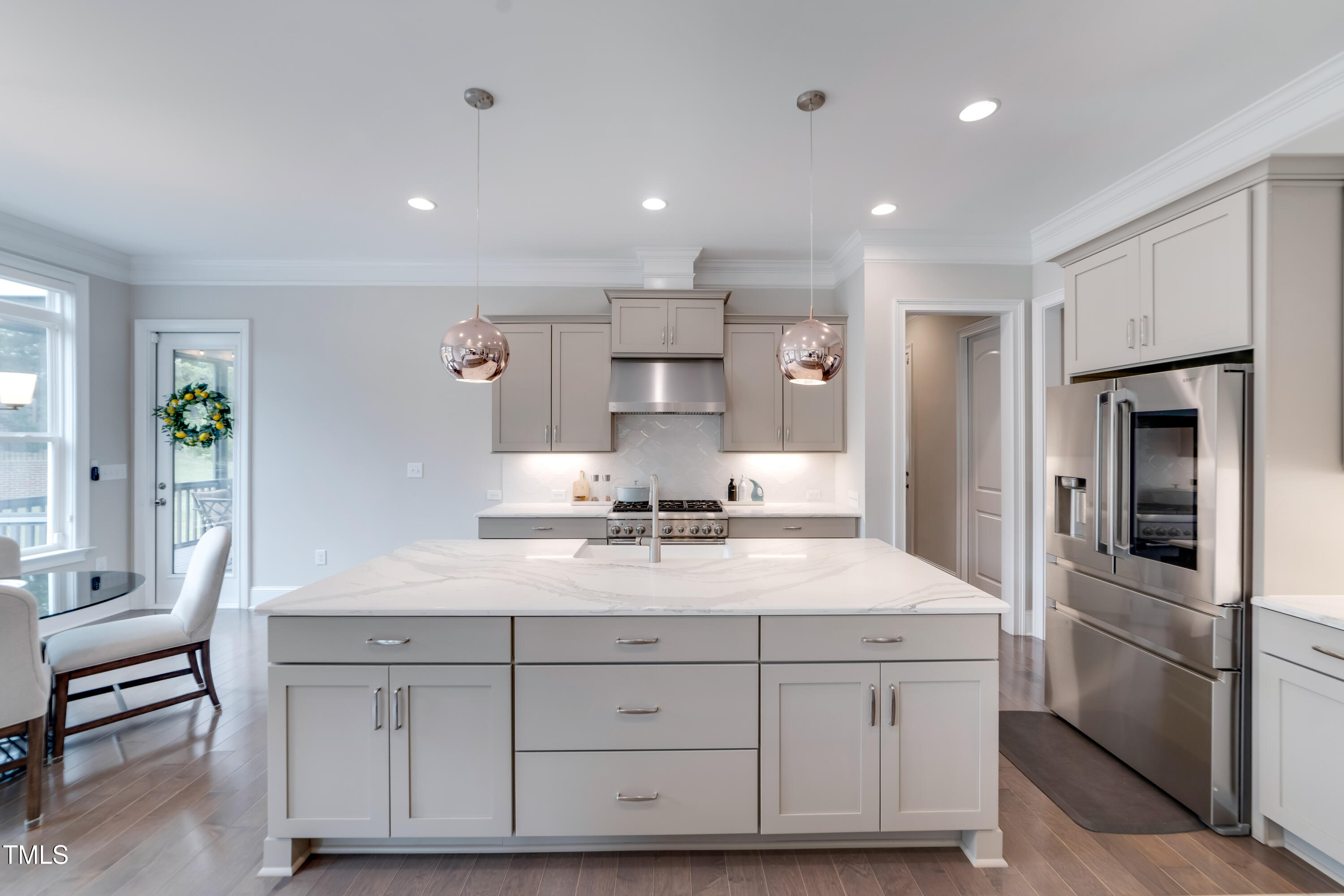 2128 Vandiver Way
