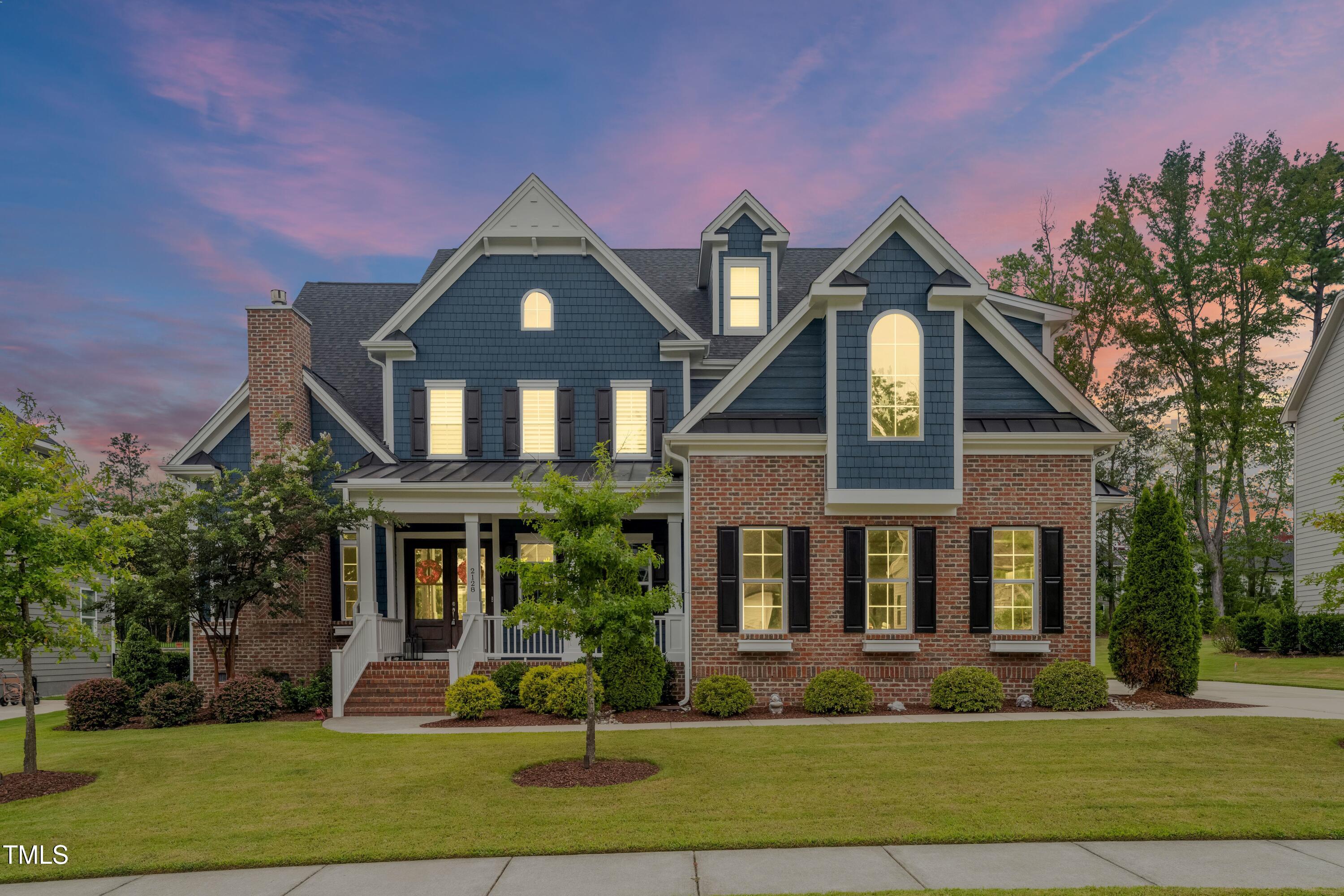 2128 Vandiver Way