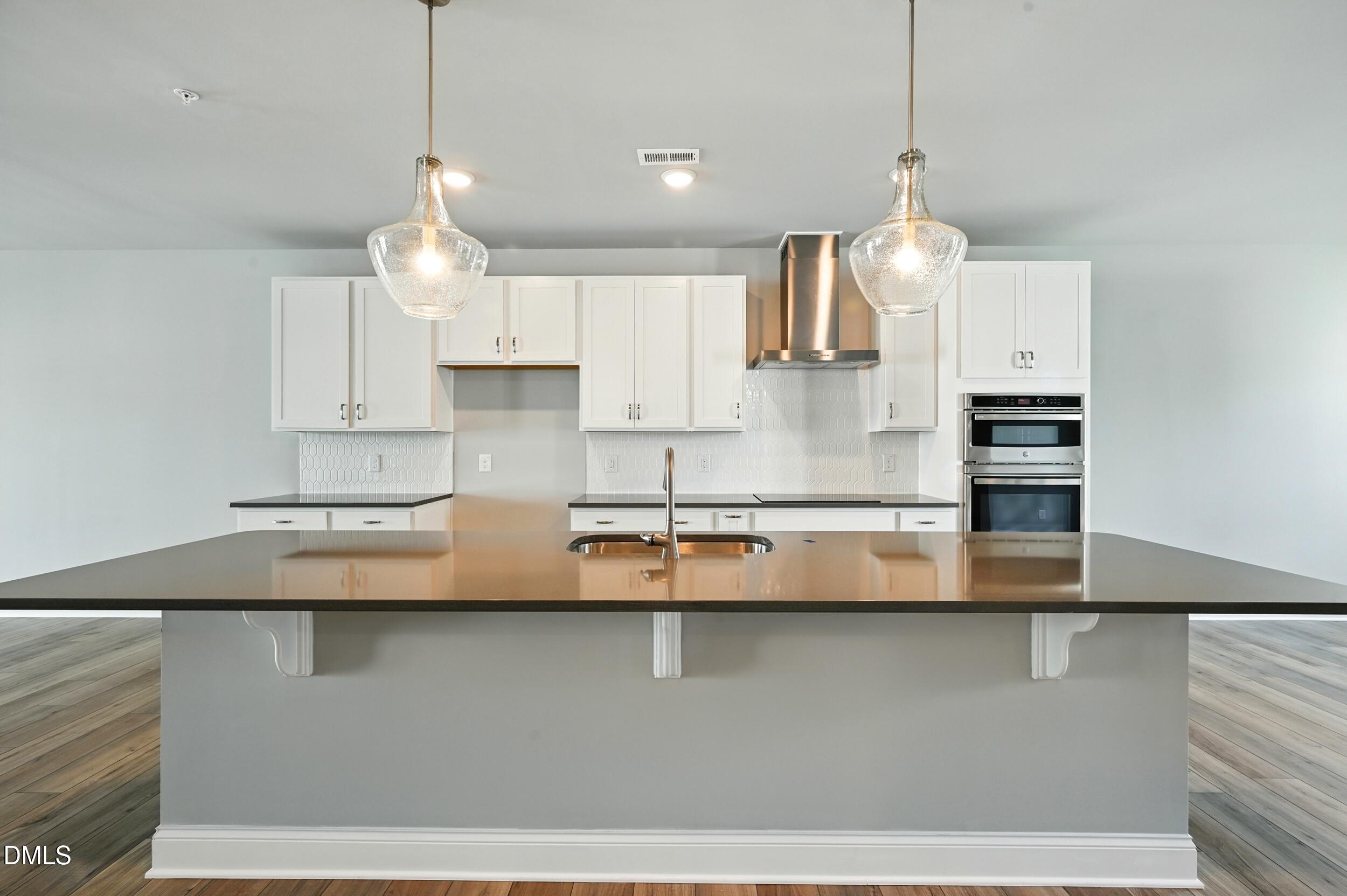 1242 Coach Station Alley 201