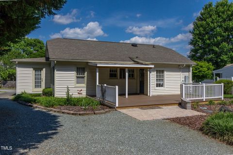 Single Family Residence in Burlington NC 234 Silver Lake Drive 18.jpg