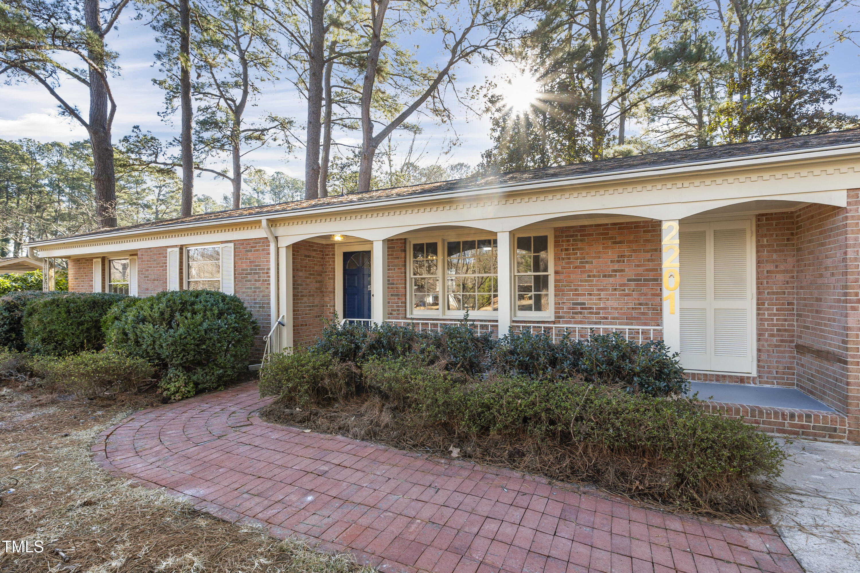 2201 Knollwood Drive