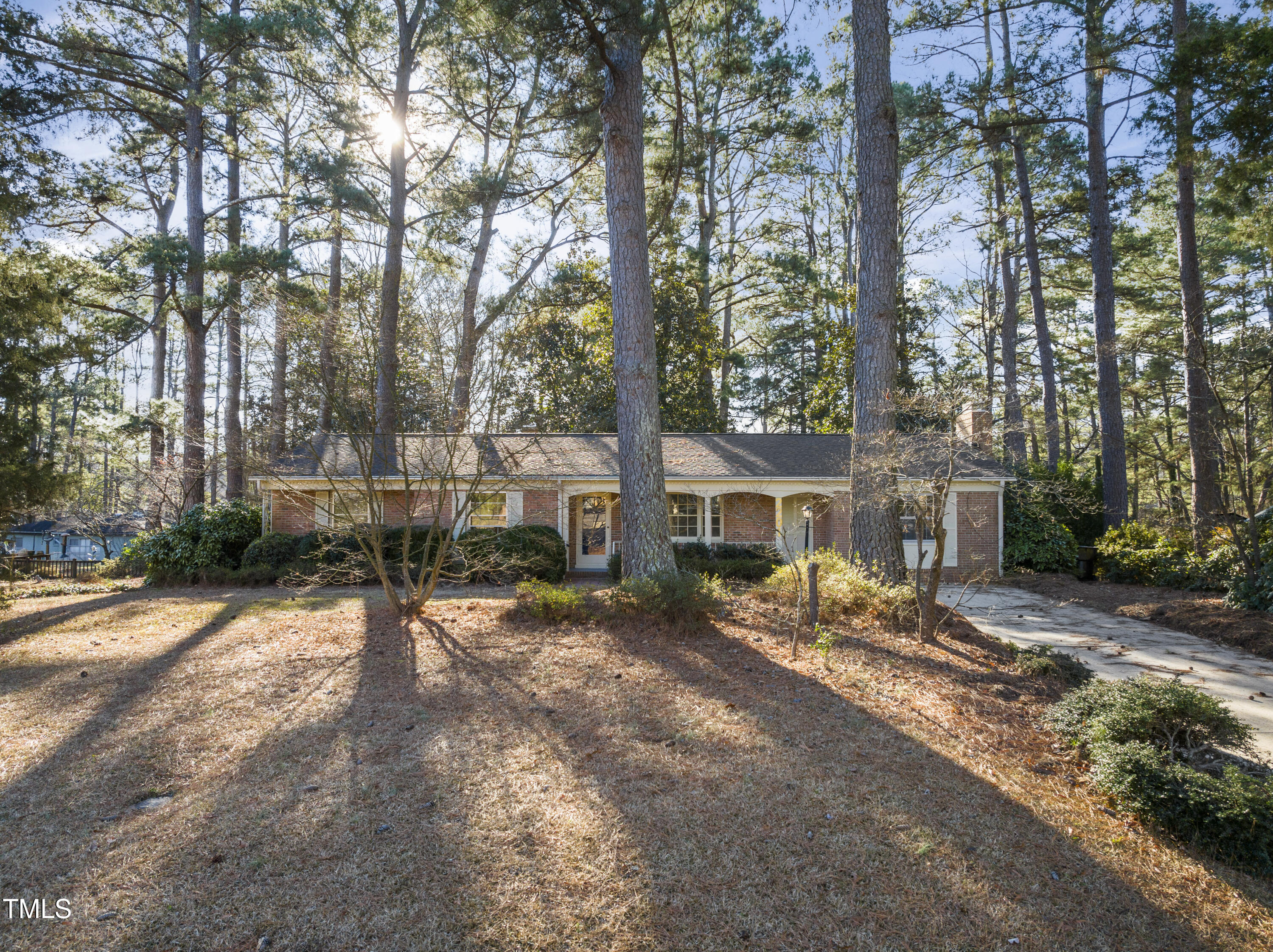 2201 Knollwood Drive