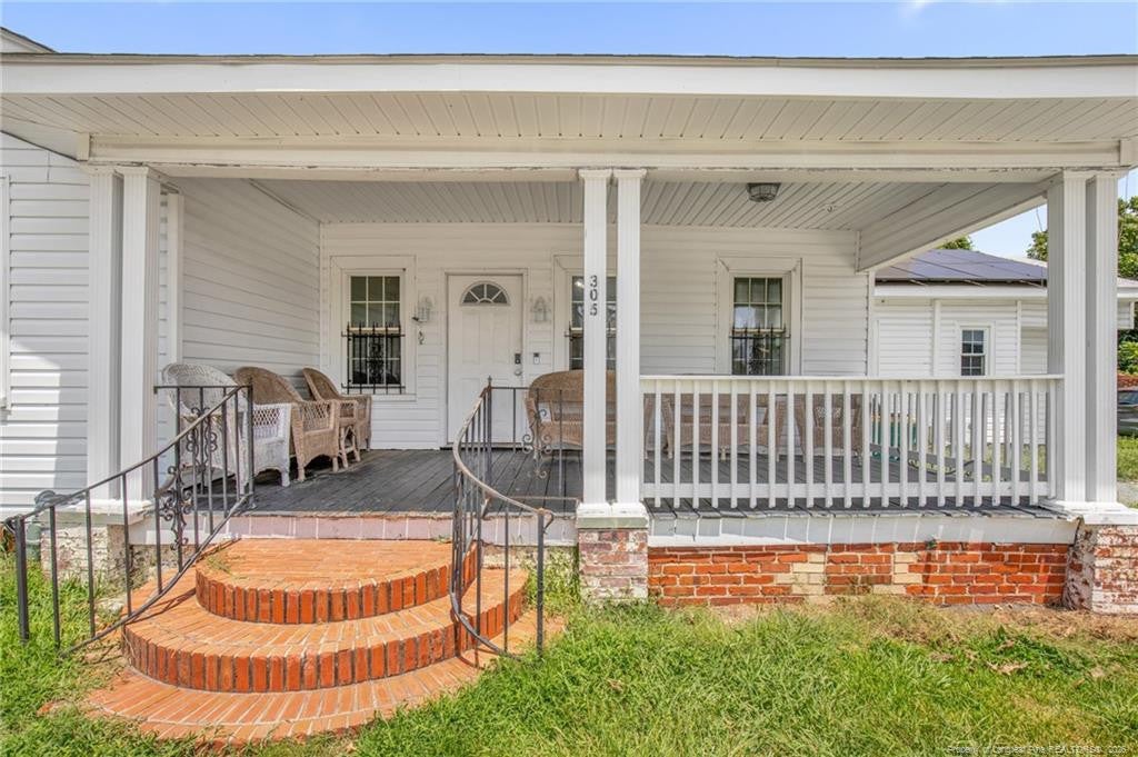 305 E 11th Street