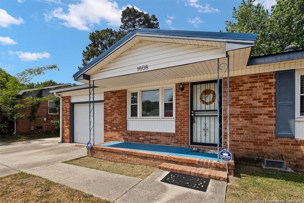 1608 Grandview Drive