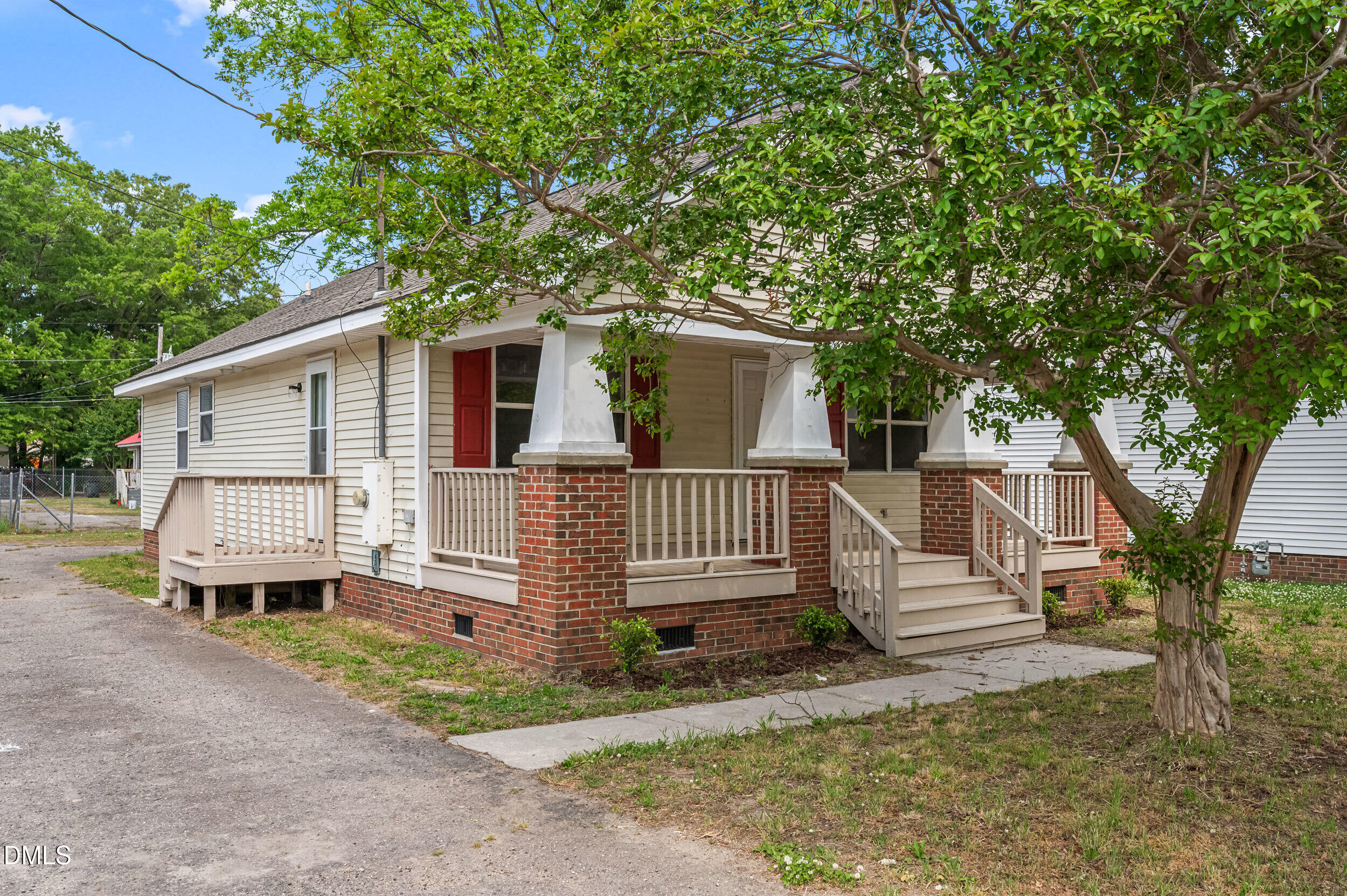 1205 Nash Street E