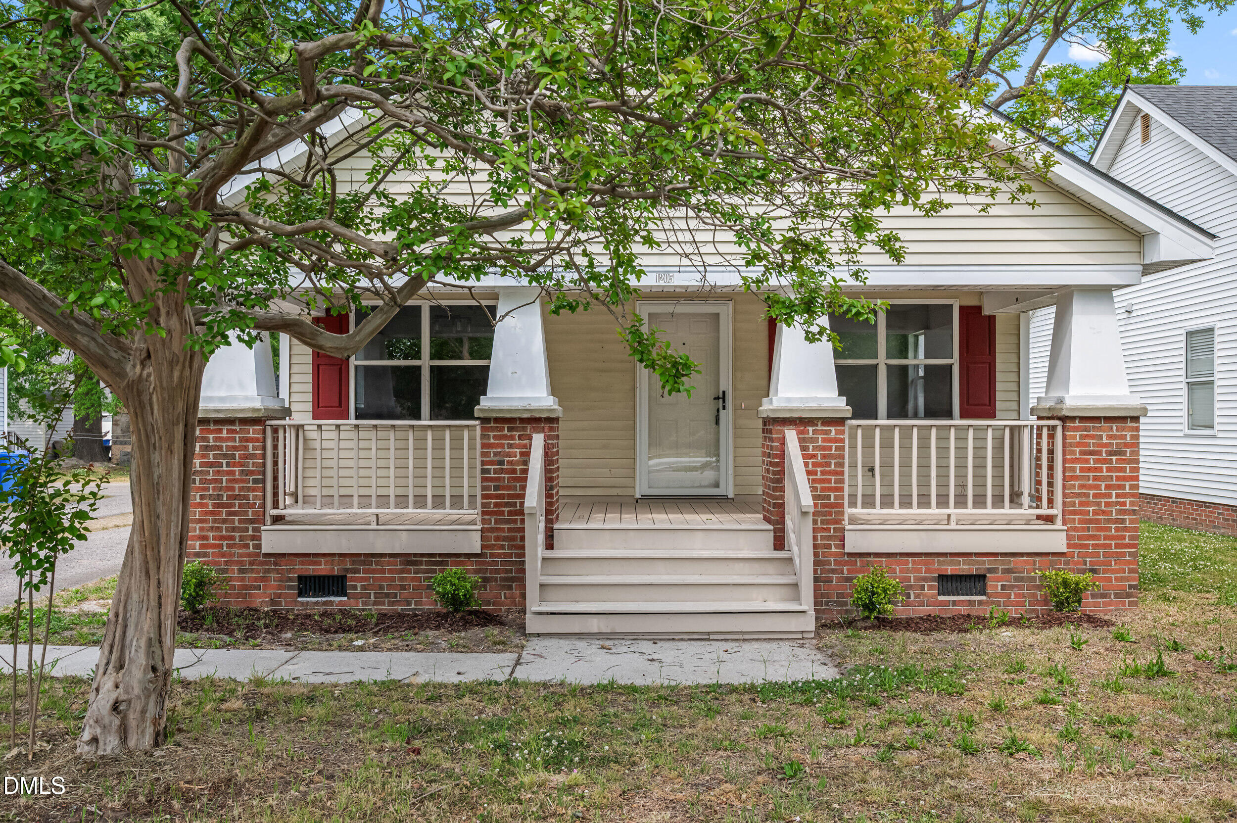 1205 Nash Street E