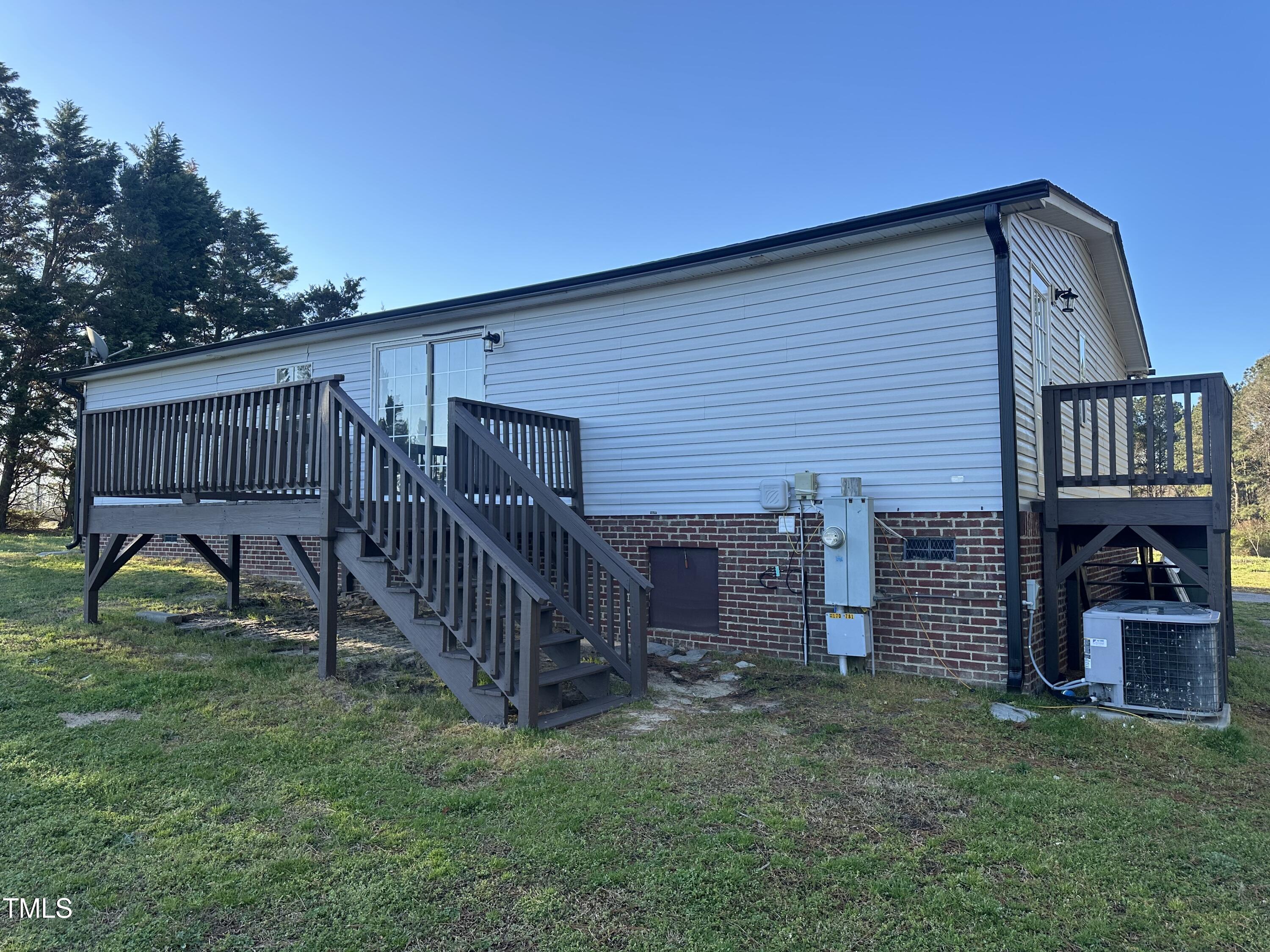 30 Jamestown Ct Court