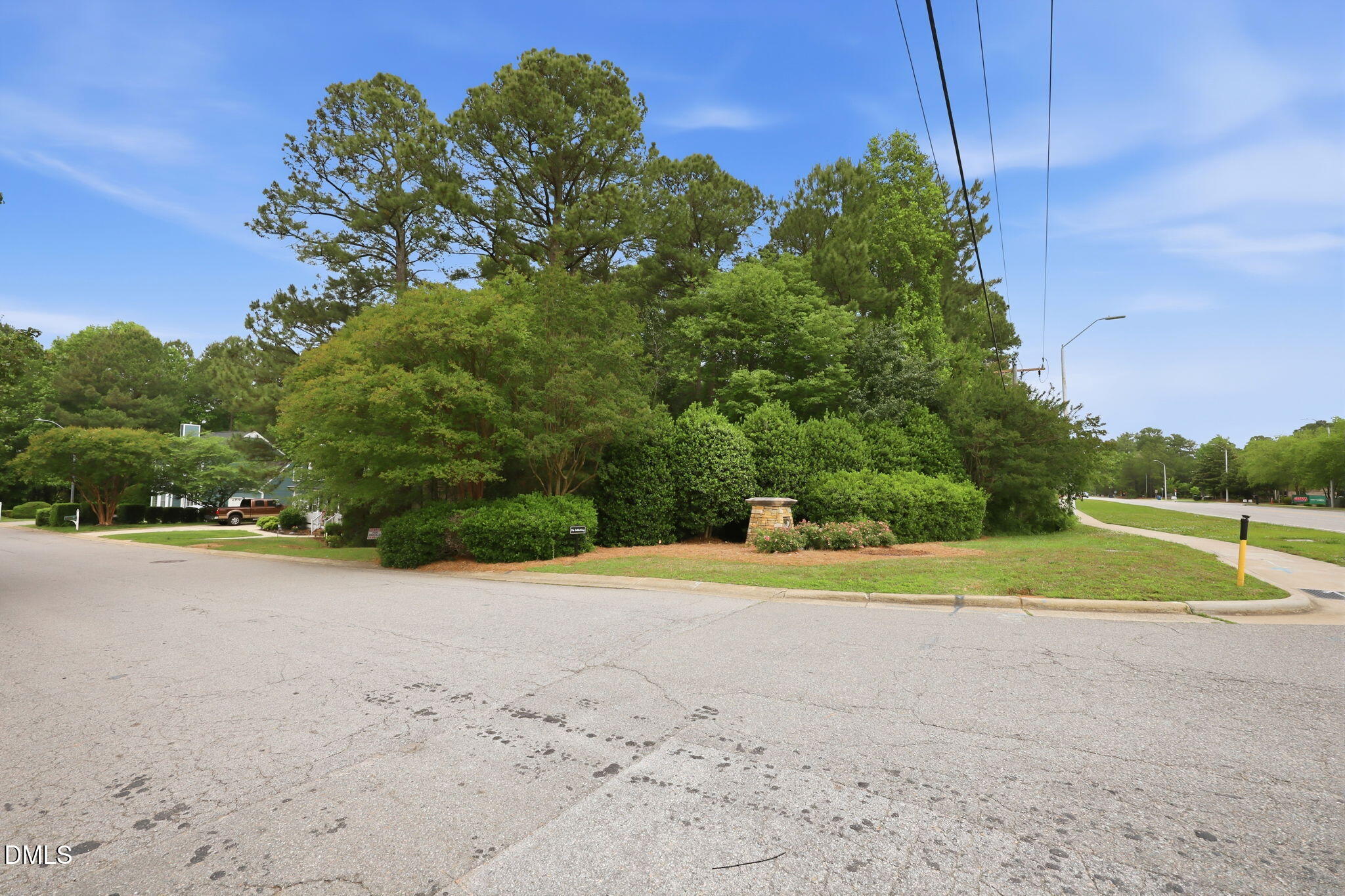 817 Oakhall Drive