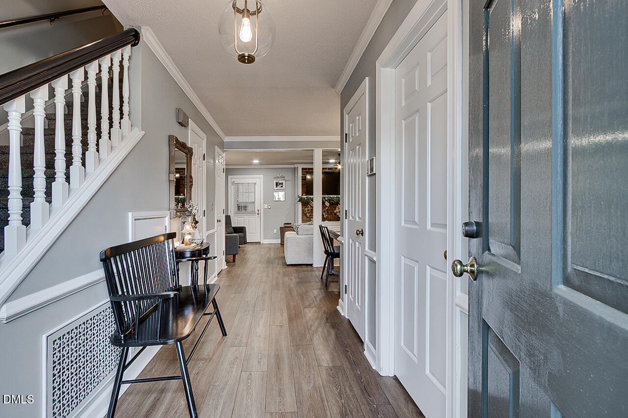 330 W Presnell Street 7