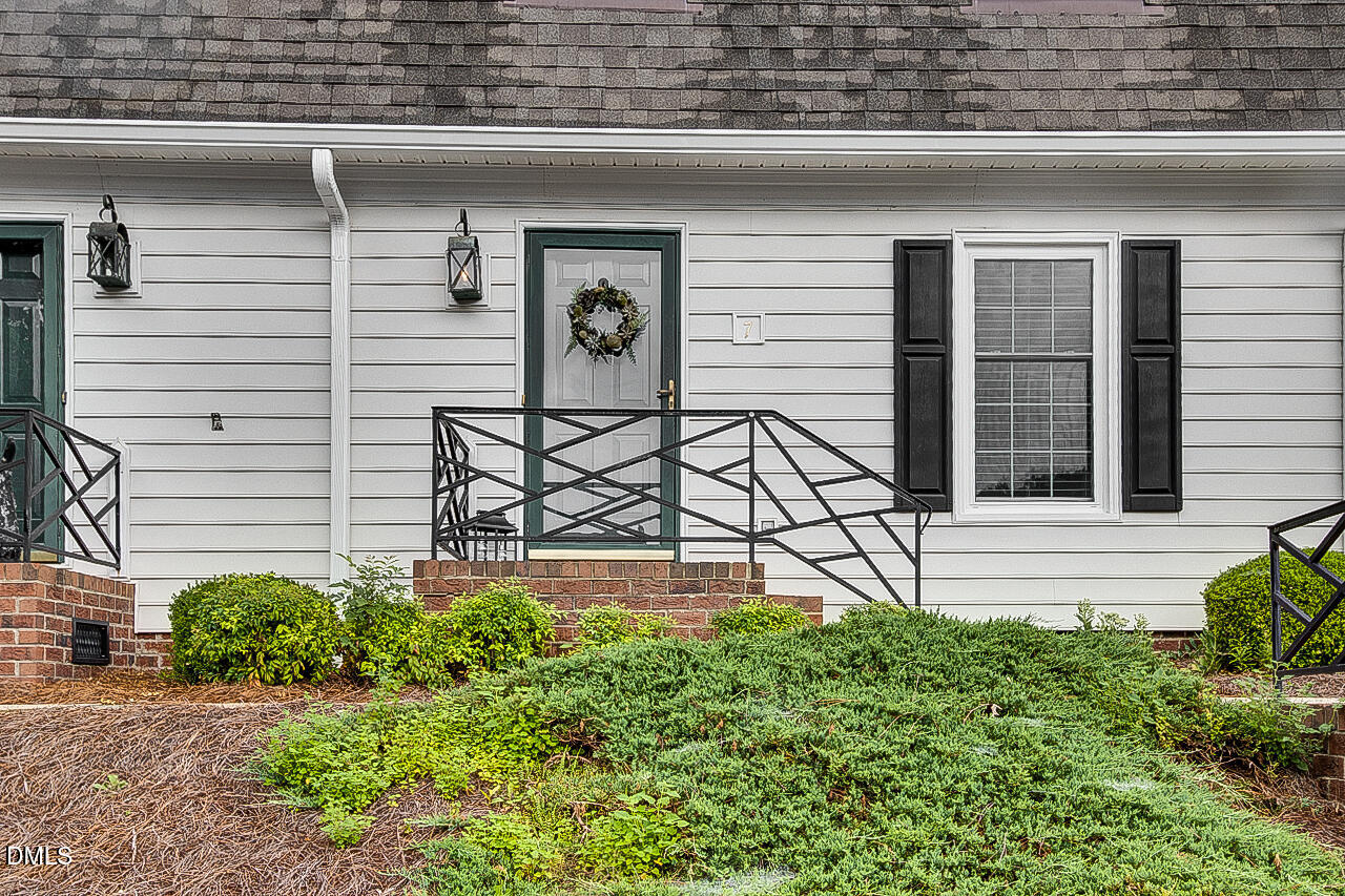 330 W Presnell Street 7