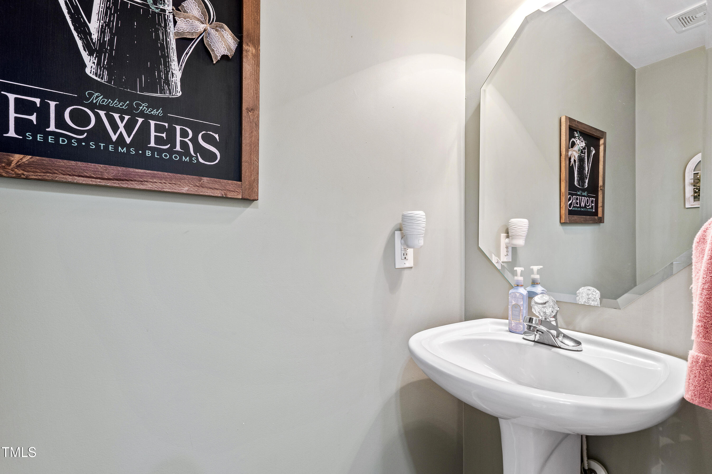 Wake Forest, North Carolina 27587, United States, 3 Bedrooms Bedrooms, ,3 BathroomsBathrooms,Residential,Pending,79896