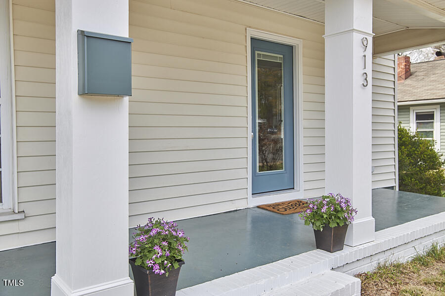 913 Washington Street