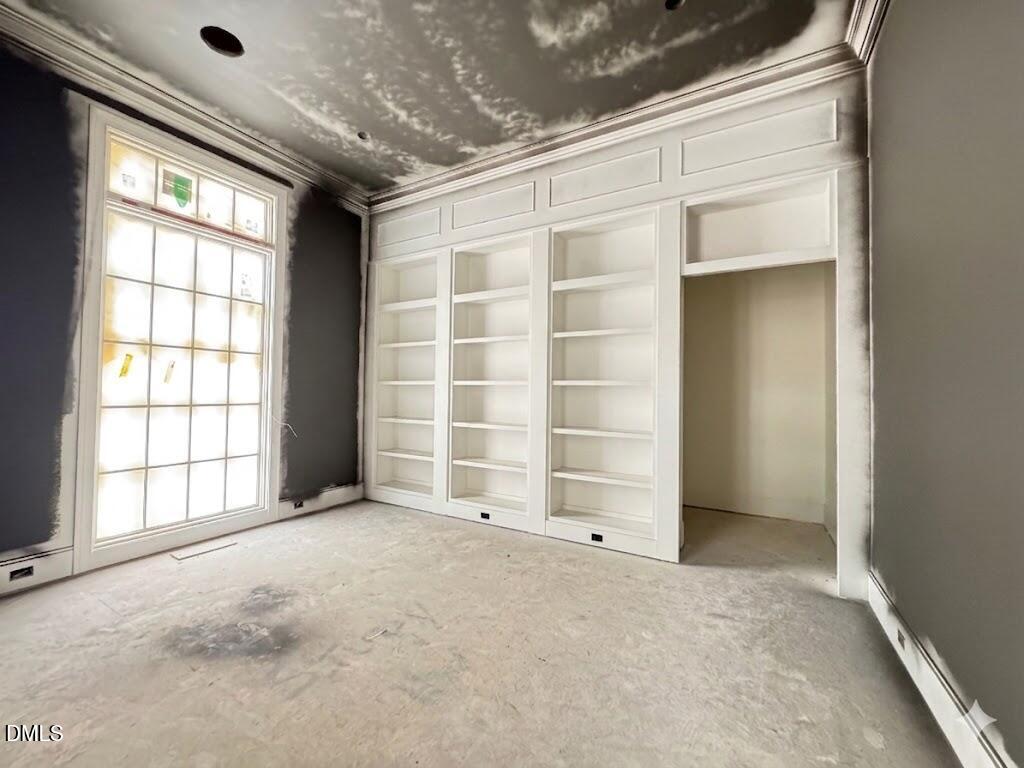 7117 North Ridge Drive