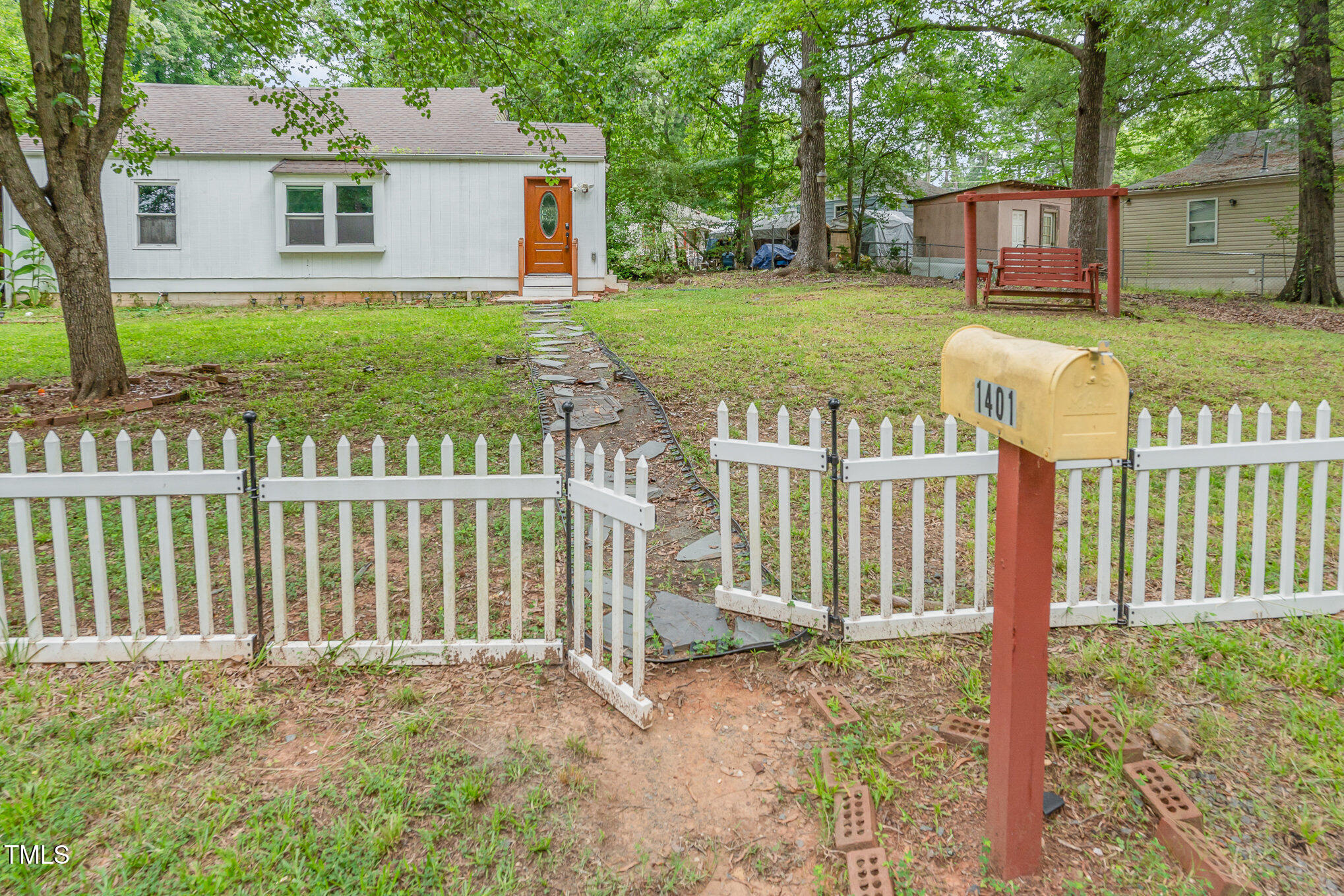1401 Robinhood Road