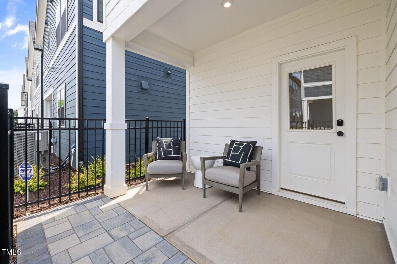 Raleigh, North Carolina 27601, United States, 3 Bedrooms Bedrooms, ,3 BathroomsBathrooms,Residential,Active,52095