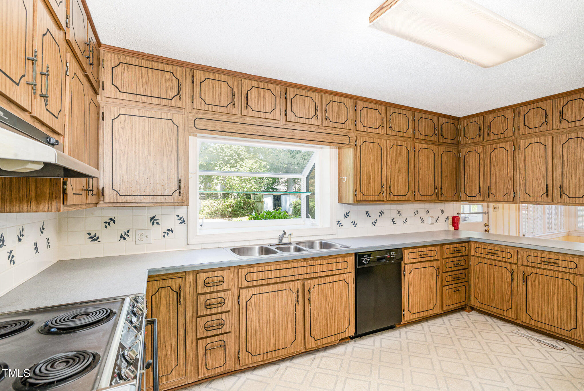 103 E Meadowbrook Drive