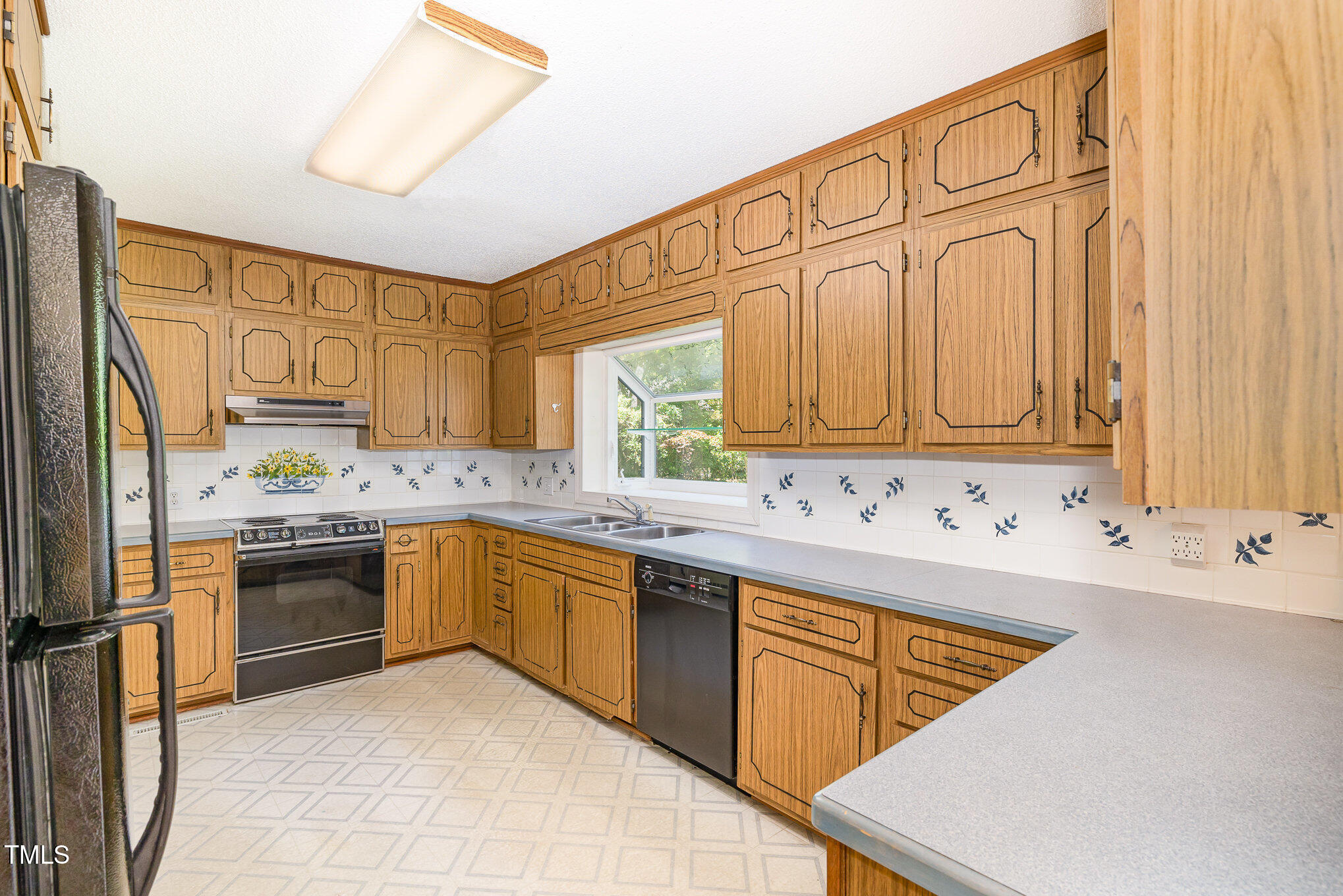 103 E Meadowbrook Drive