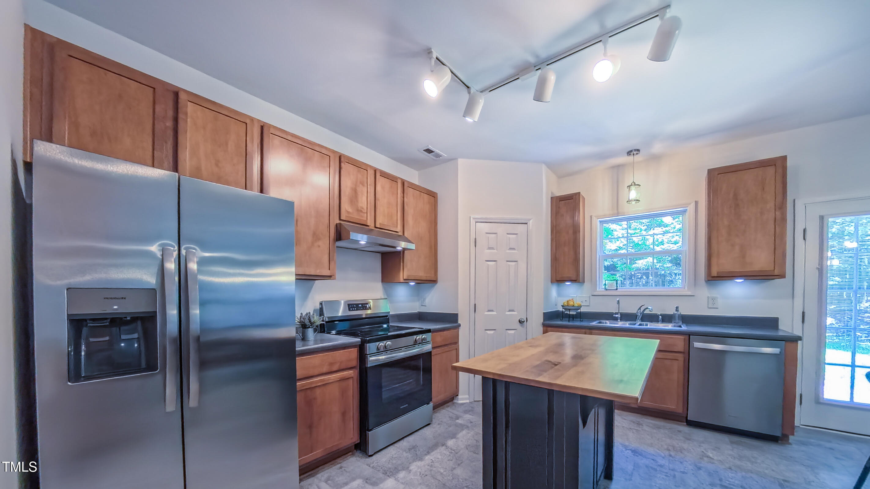 Durham, North Carolina 27704, United States, 4 Bedrooms Bedrooms, ,3 BathroomsBathrooms,Residential,Pending,153641