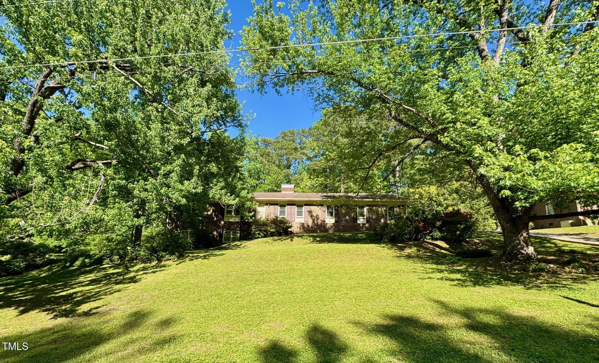 2118 N Woodland Road