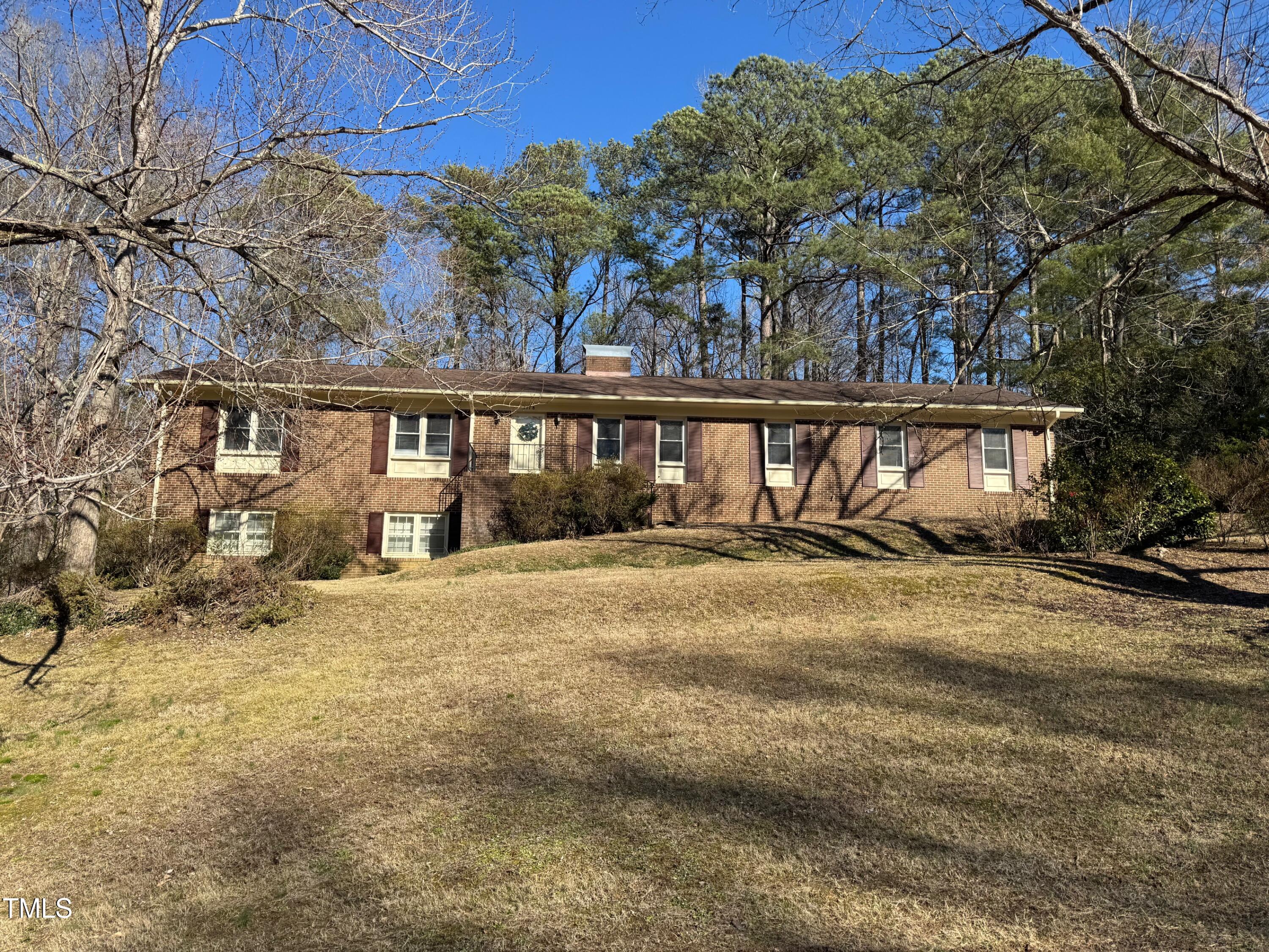 2118 N Woodland Road