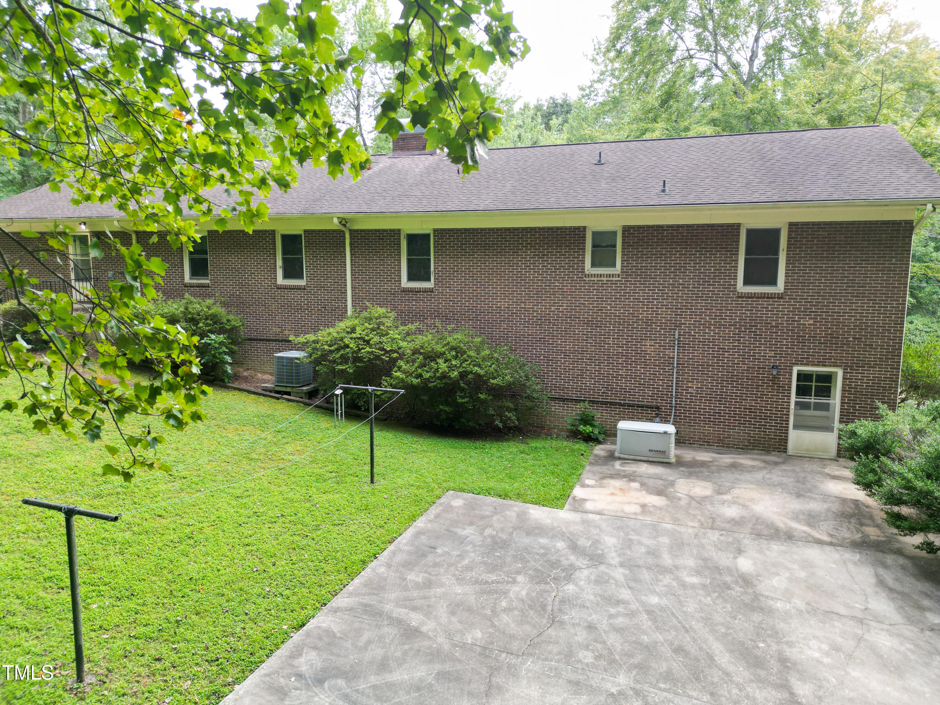 2118 N Woodland Road