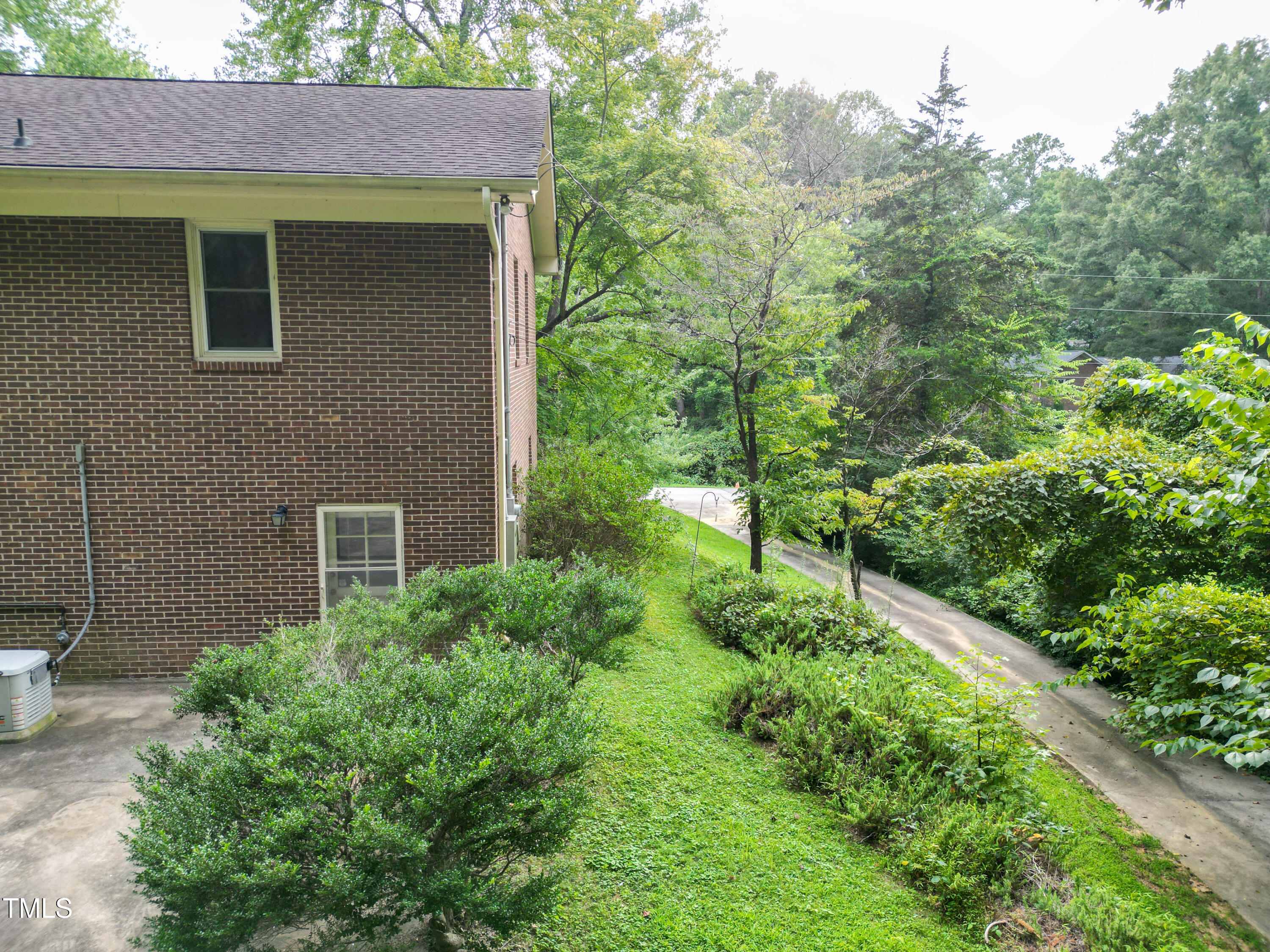 2118 N Woodland Road