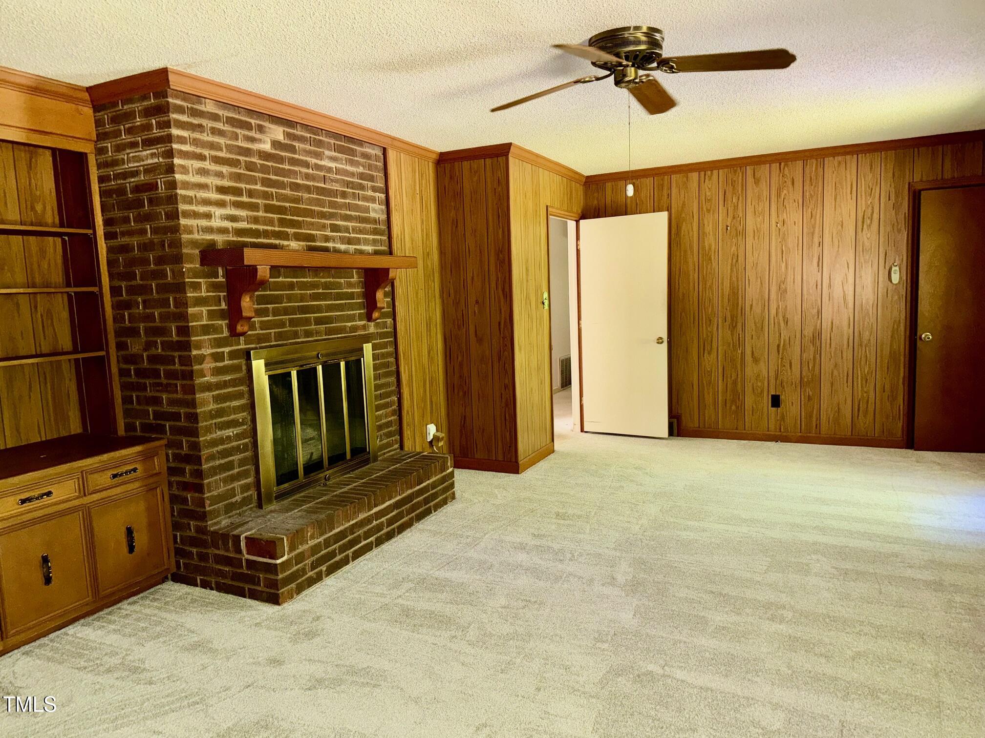 2118 N Woodland Road