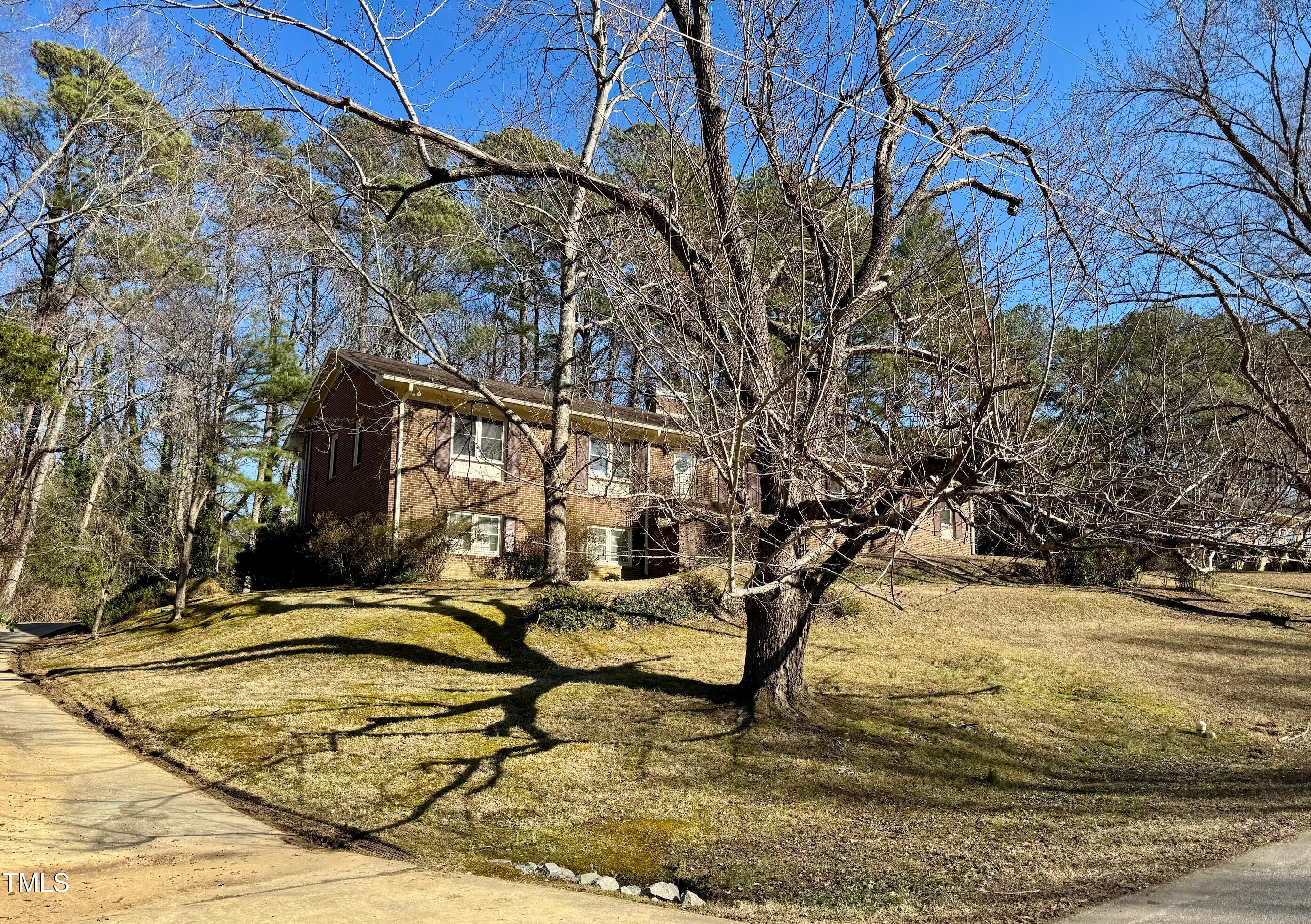 2118 N Woodland Road