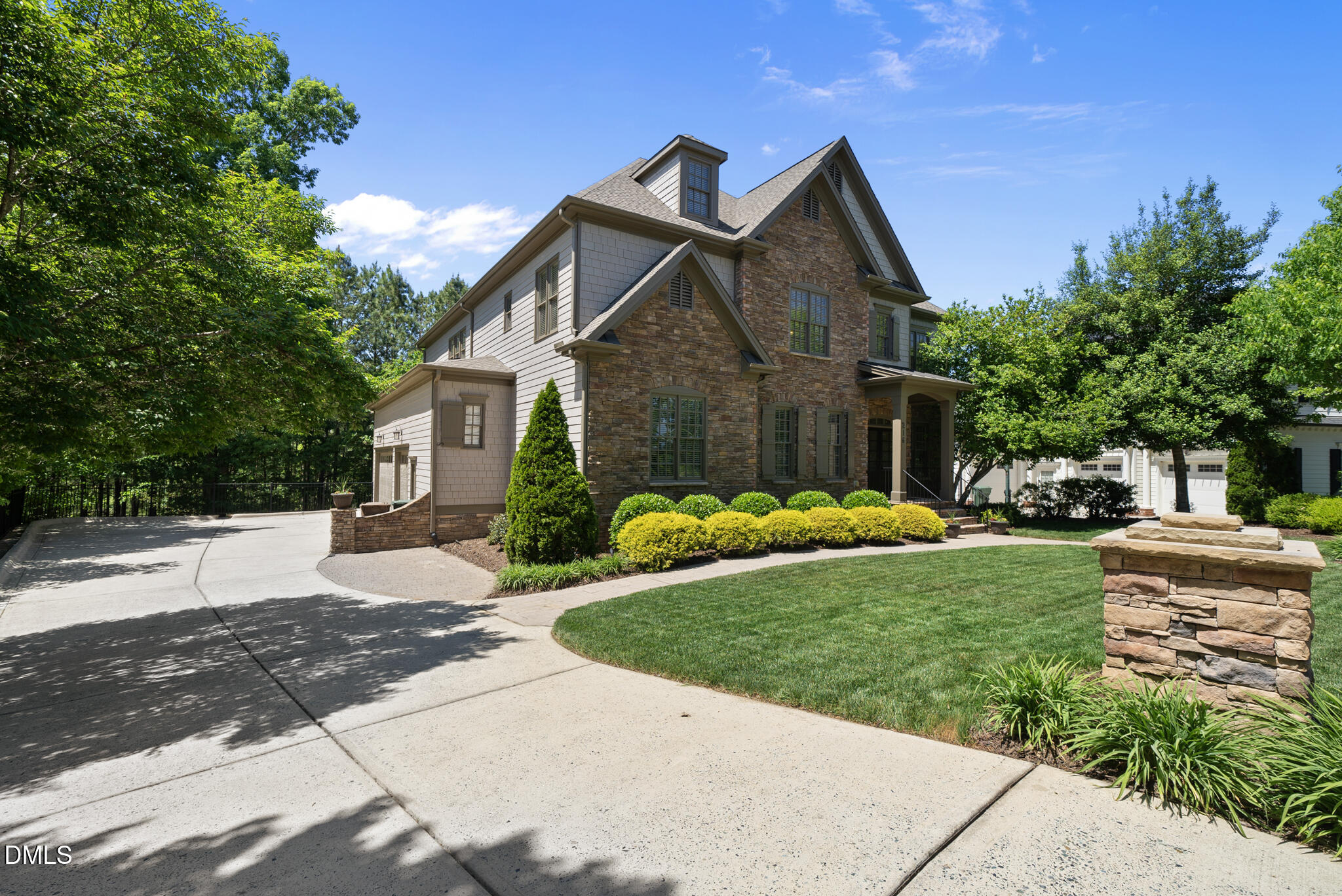 216 Walford Way