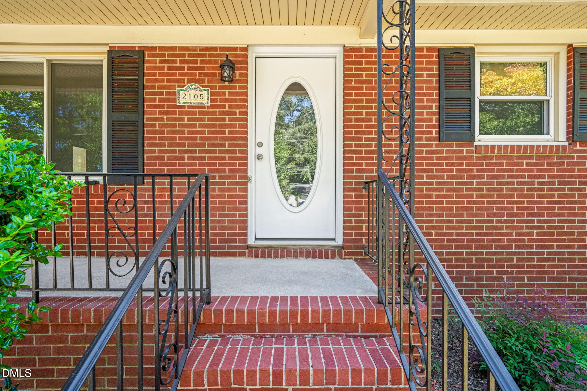 2105 W Carver Street