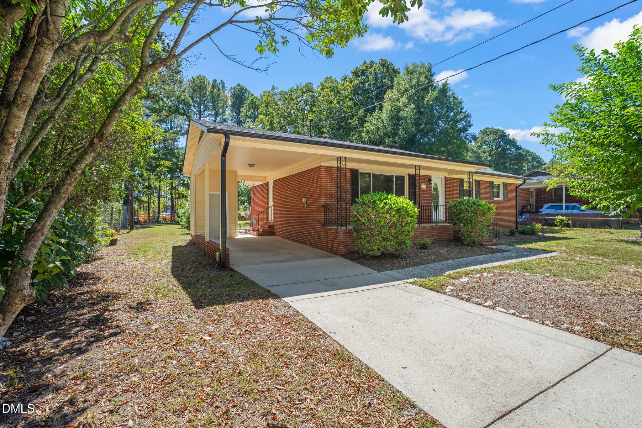 2105 W Carver Street