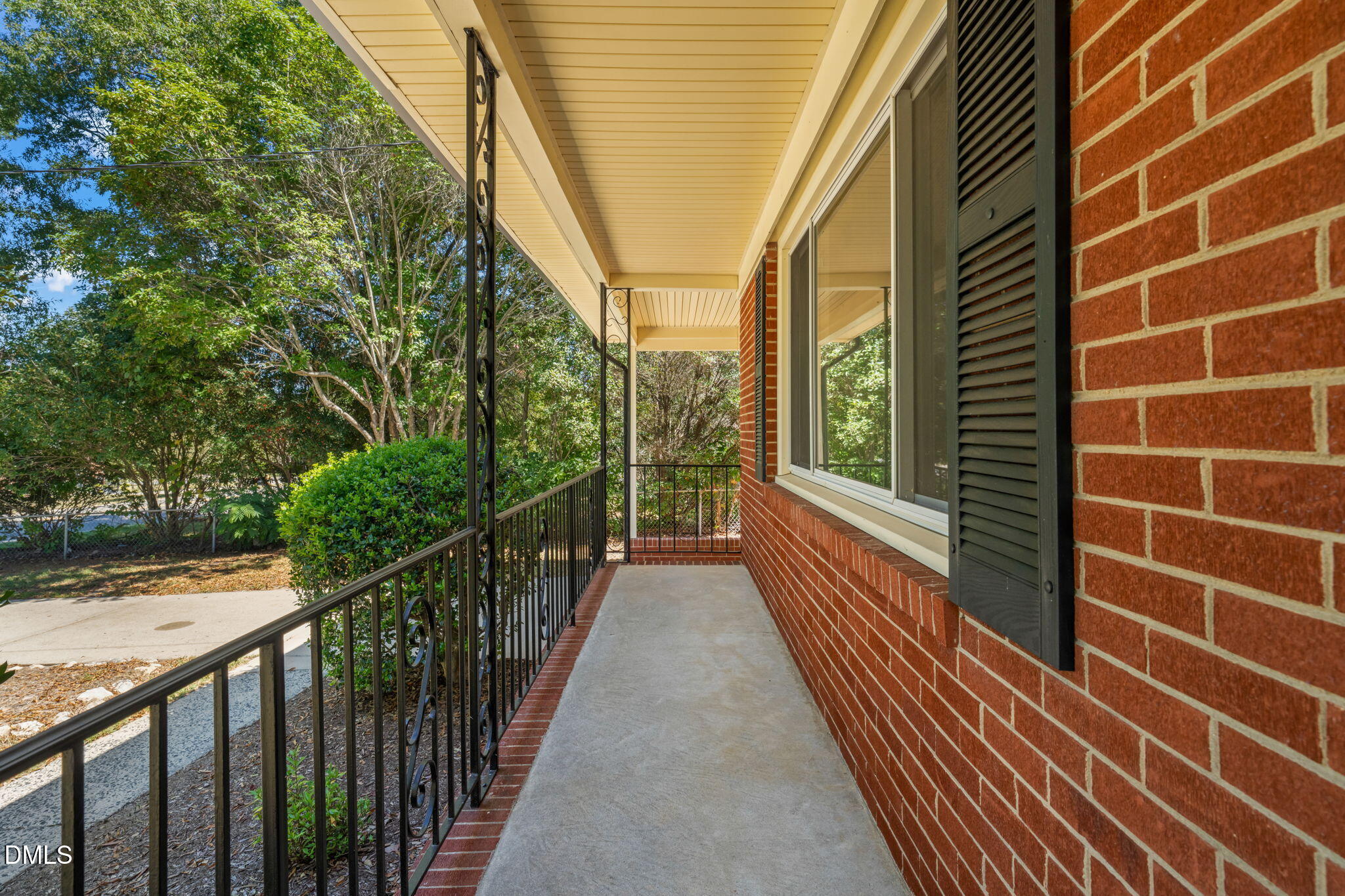 2105 W Carver Street