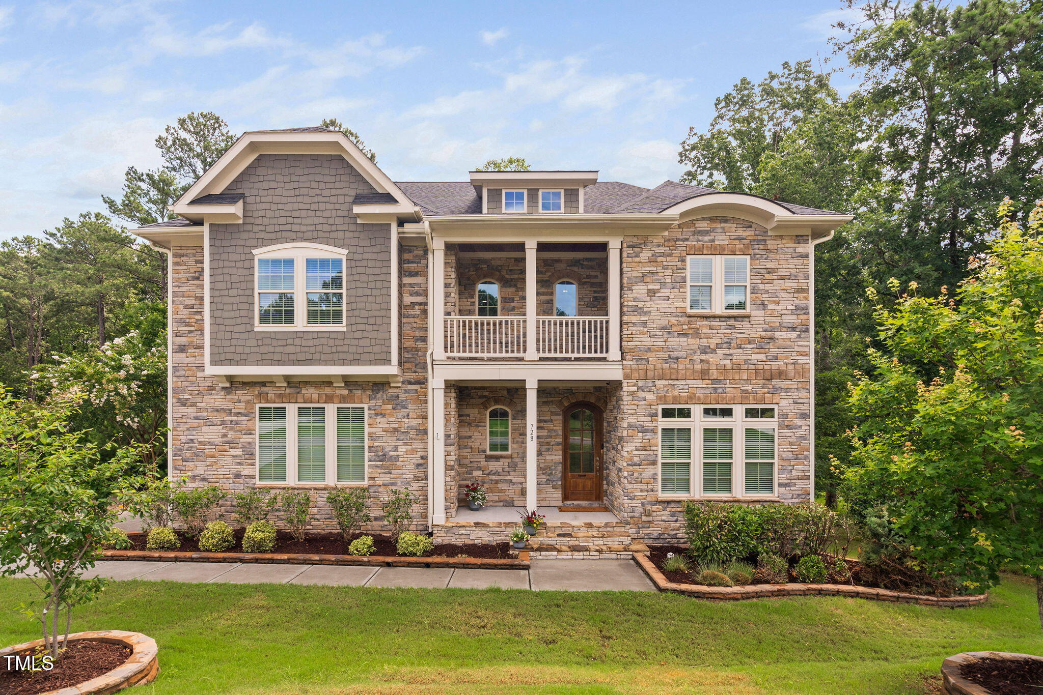 728 Peninsula Forest Place