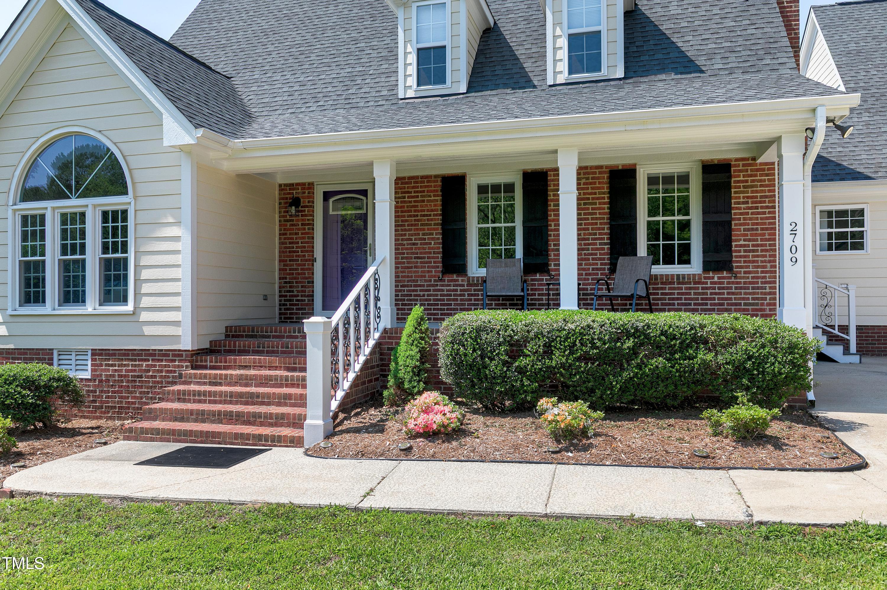 2709 Les Paul Lane