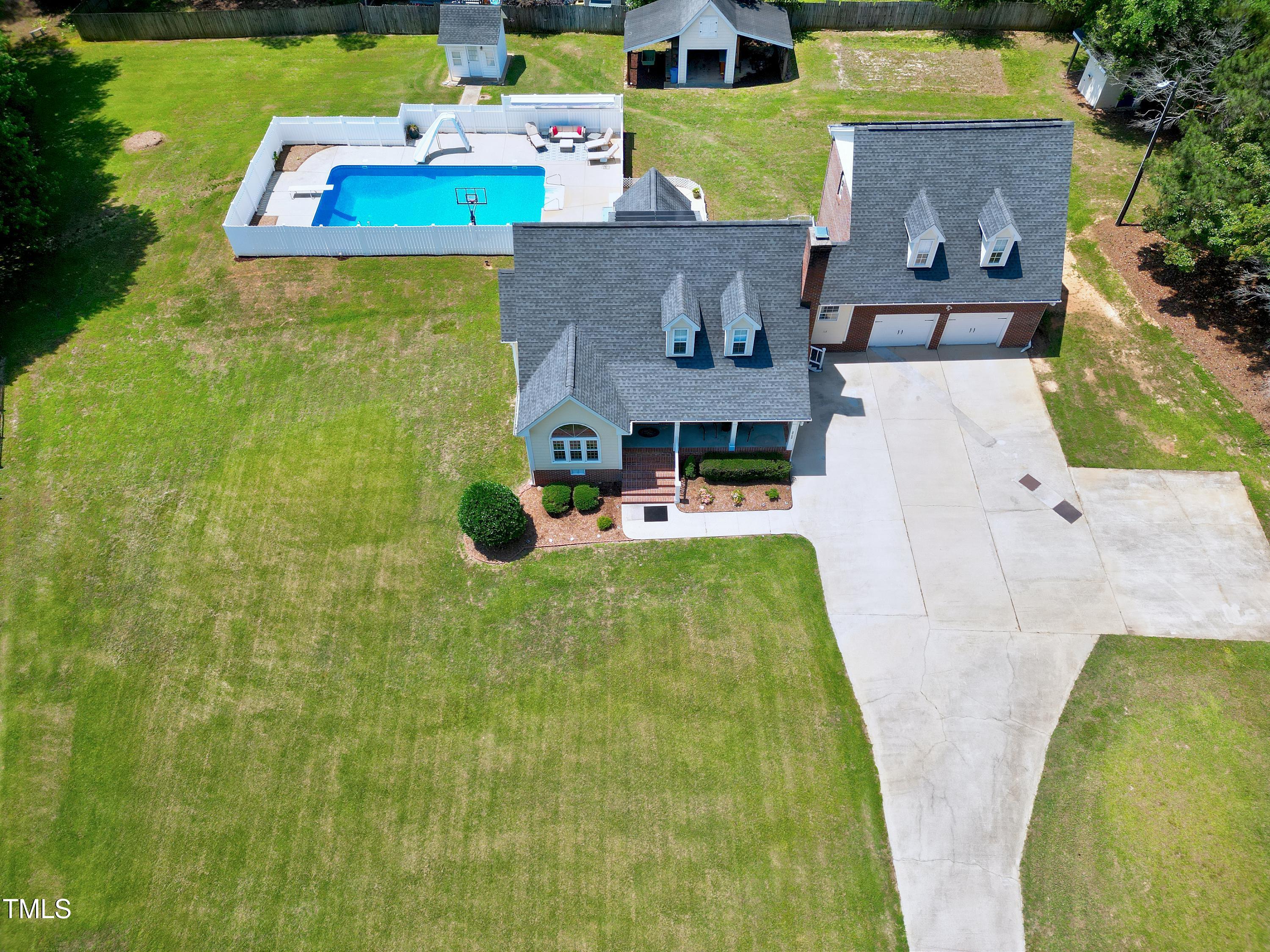 2709 Les Paul Lane
