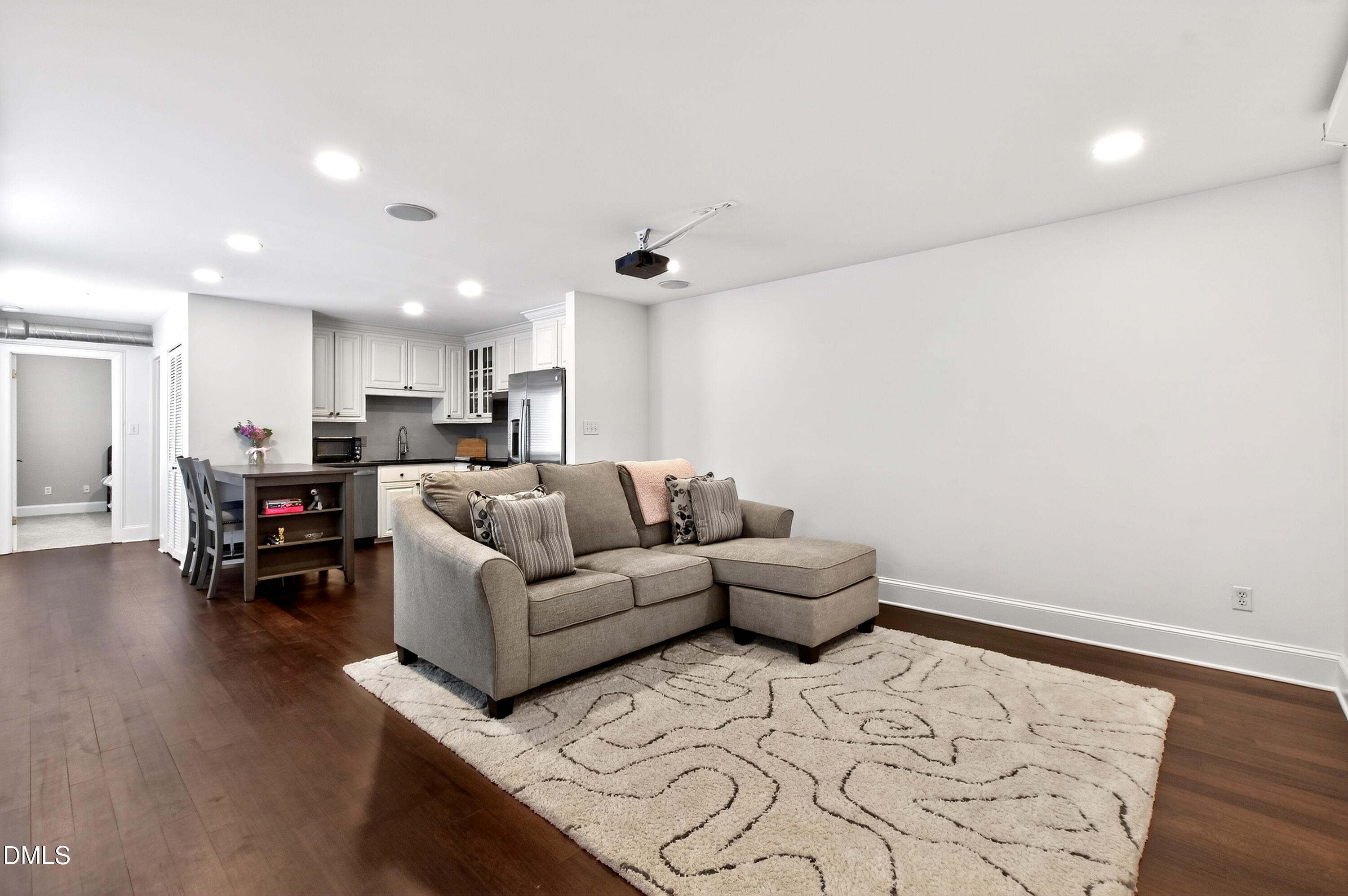 2204 Stafford Avenue 202